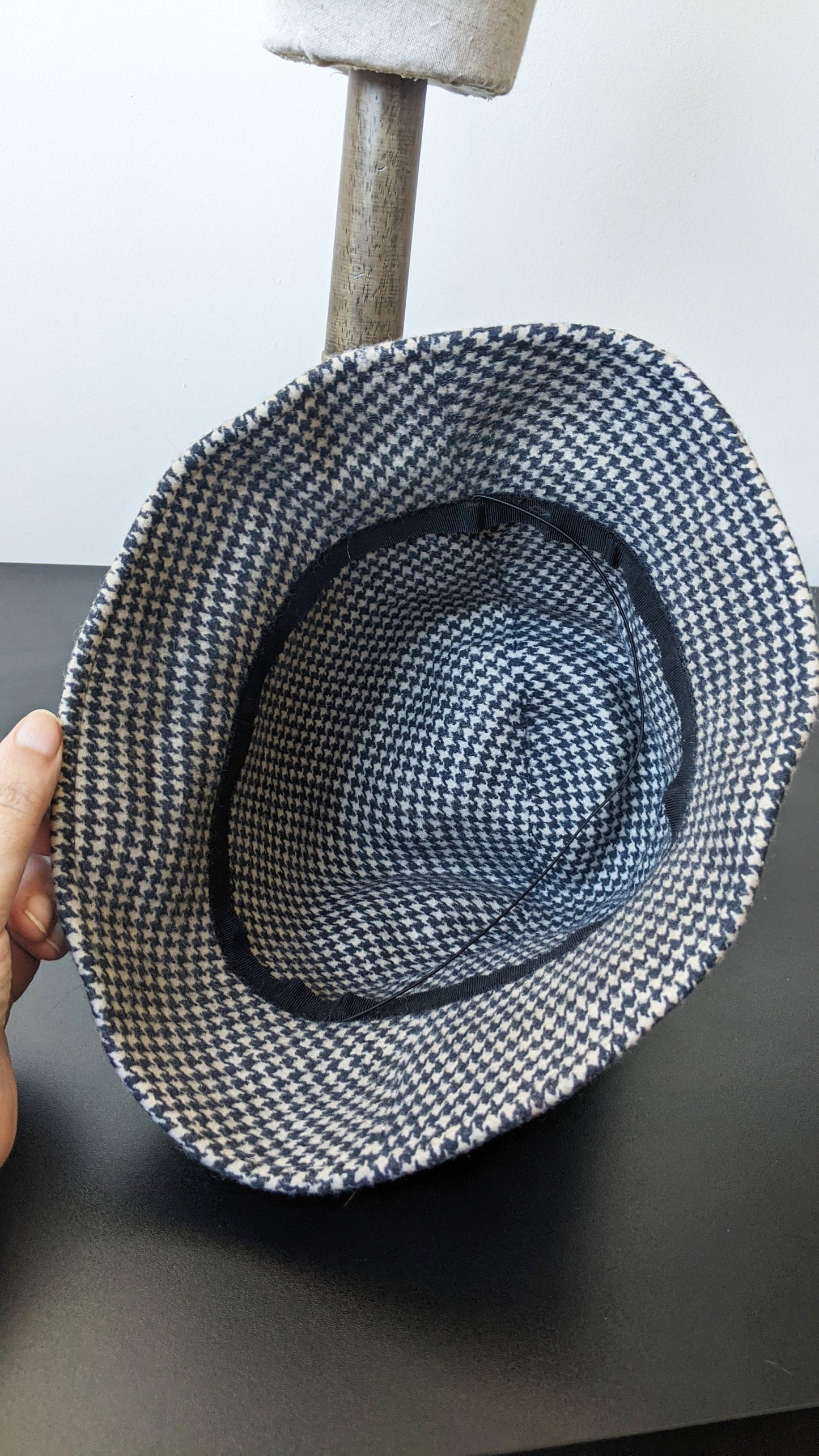 90s Houndstooth Felted Bucket Hat, Size Small