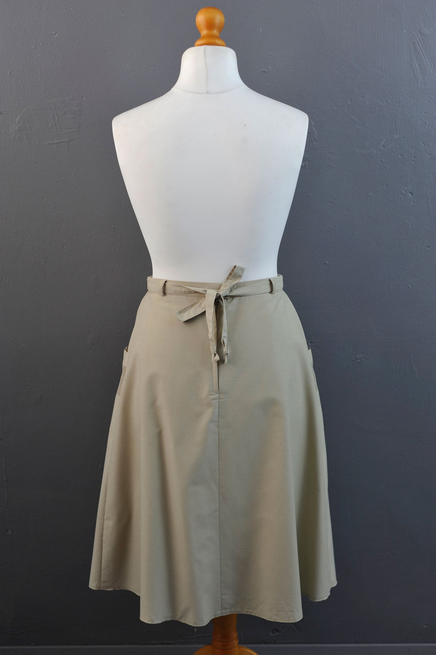 New Wave Minimalist 80s Skirt with Fishnet Pockets by C&A, Size Small Medium