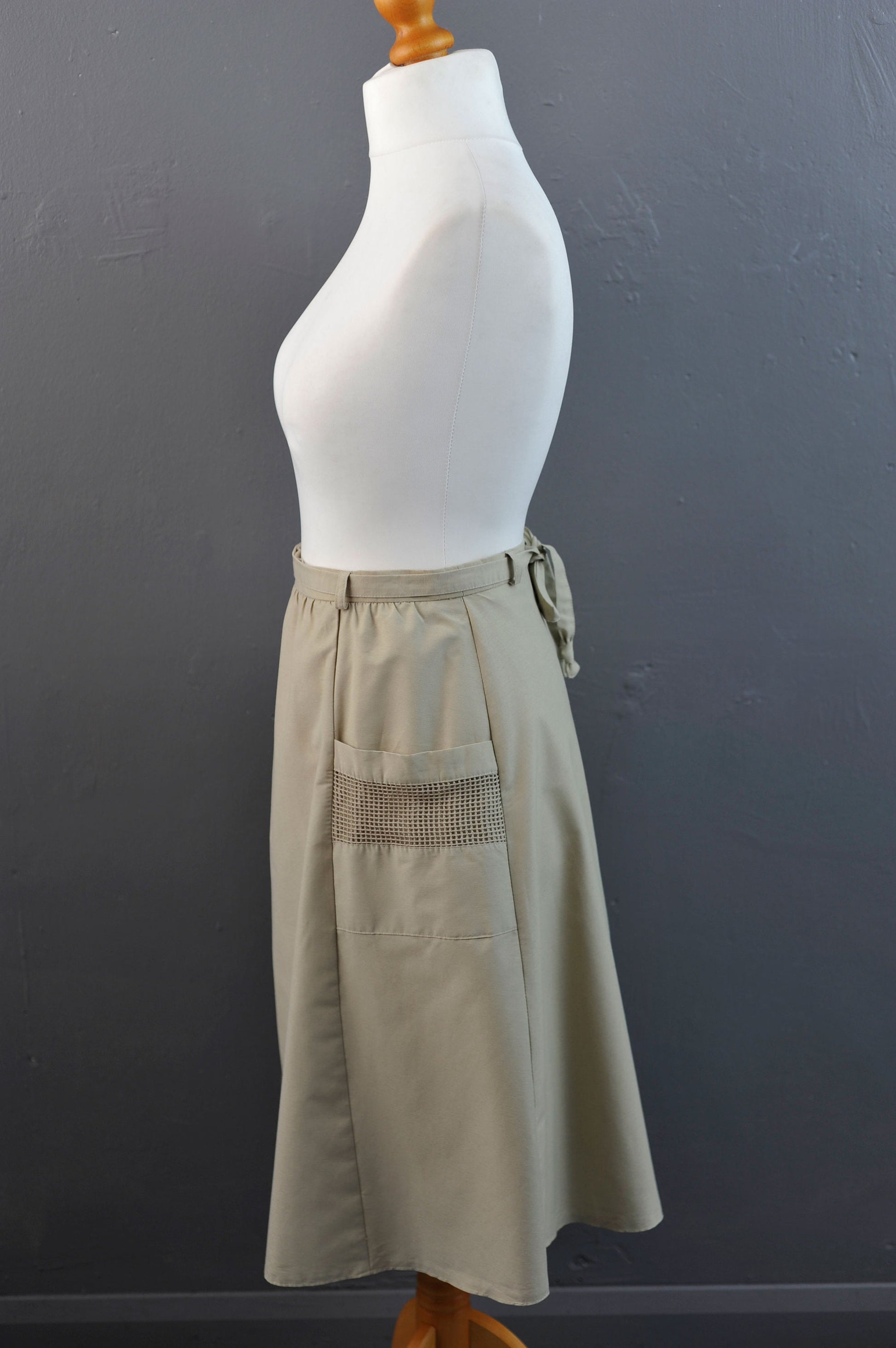 New Wave Minimalist 80s Skirt with Fishnet Pockets by C&A, Size Small Medium