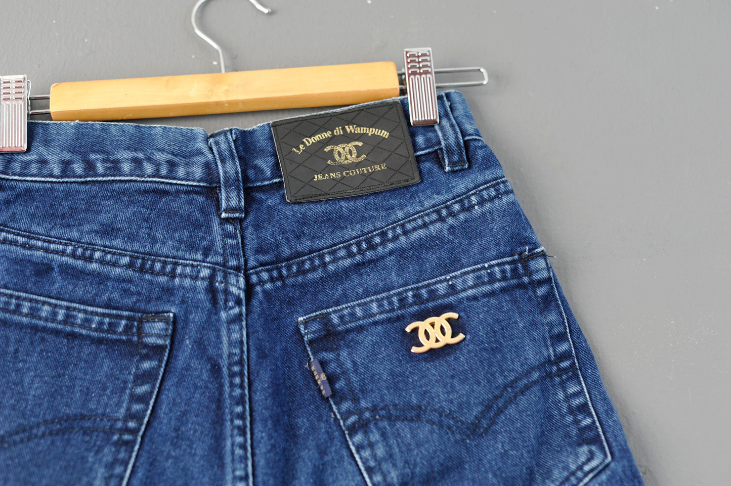 Dark Blue Denim Booty Shorts, Le Donne di Wampum Cut Offs, 26 Waist