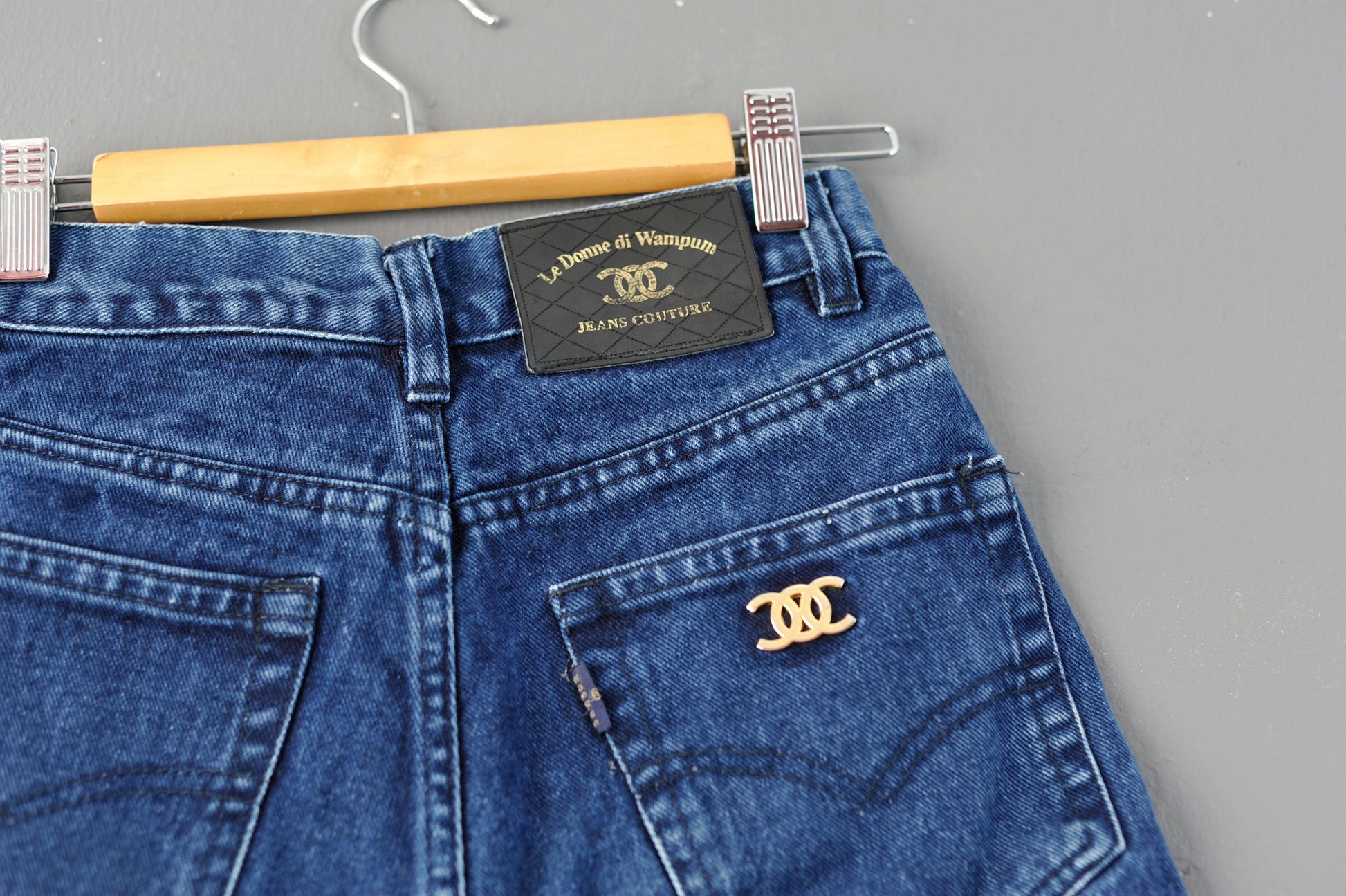 Dark Blue Denim Booty Shorts, Le Donne di Wampum Cut Offs, 26 Waist