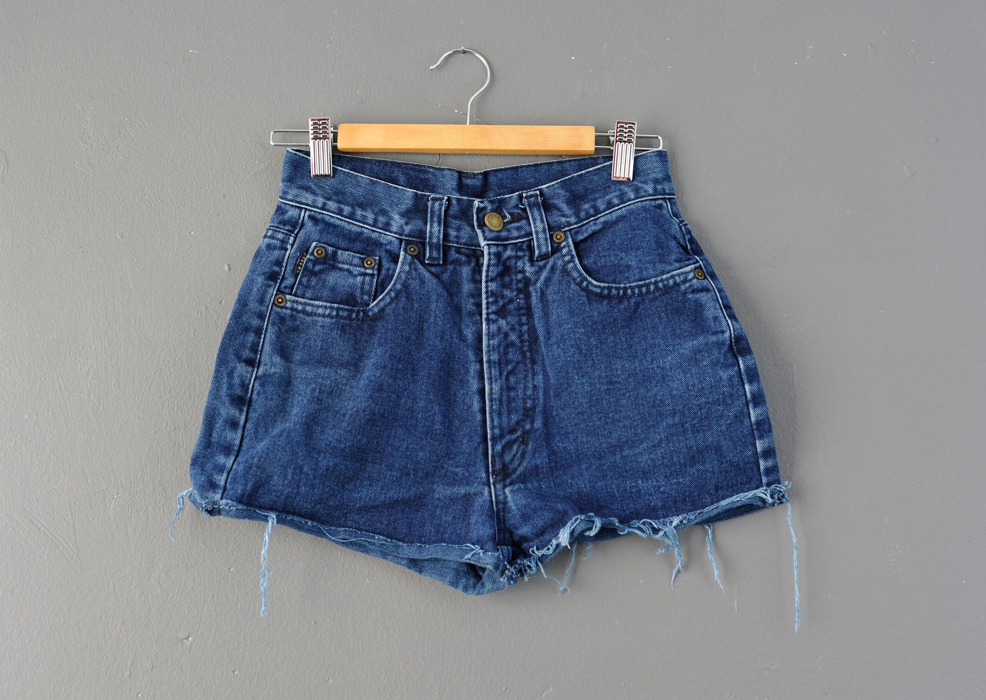 Dark Blue Denim Booty Shorts, Le Donne di Wampum Cut Offs, 26 Waist