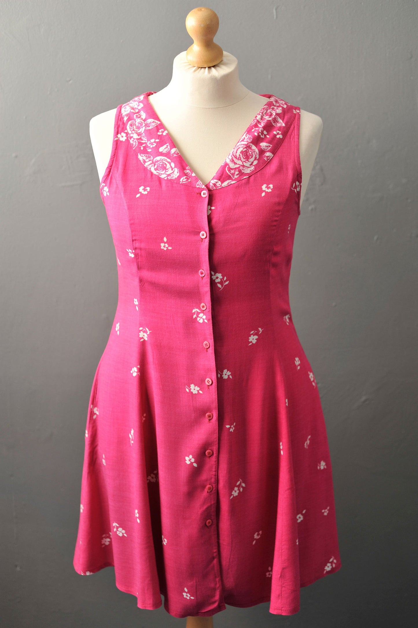 90s Sleeveless Summer Dress Knee Length with Pockets, Size Medium