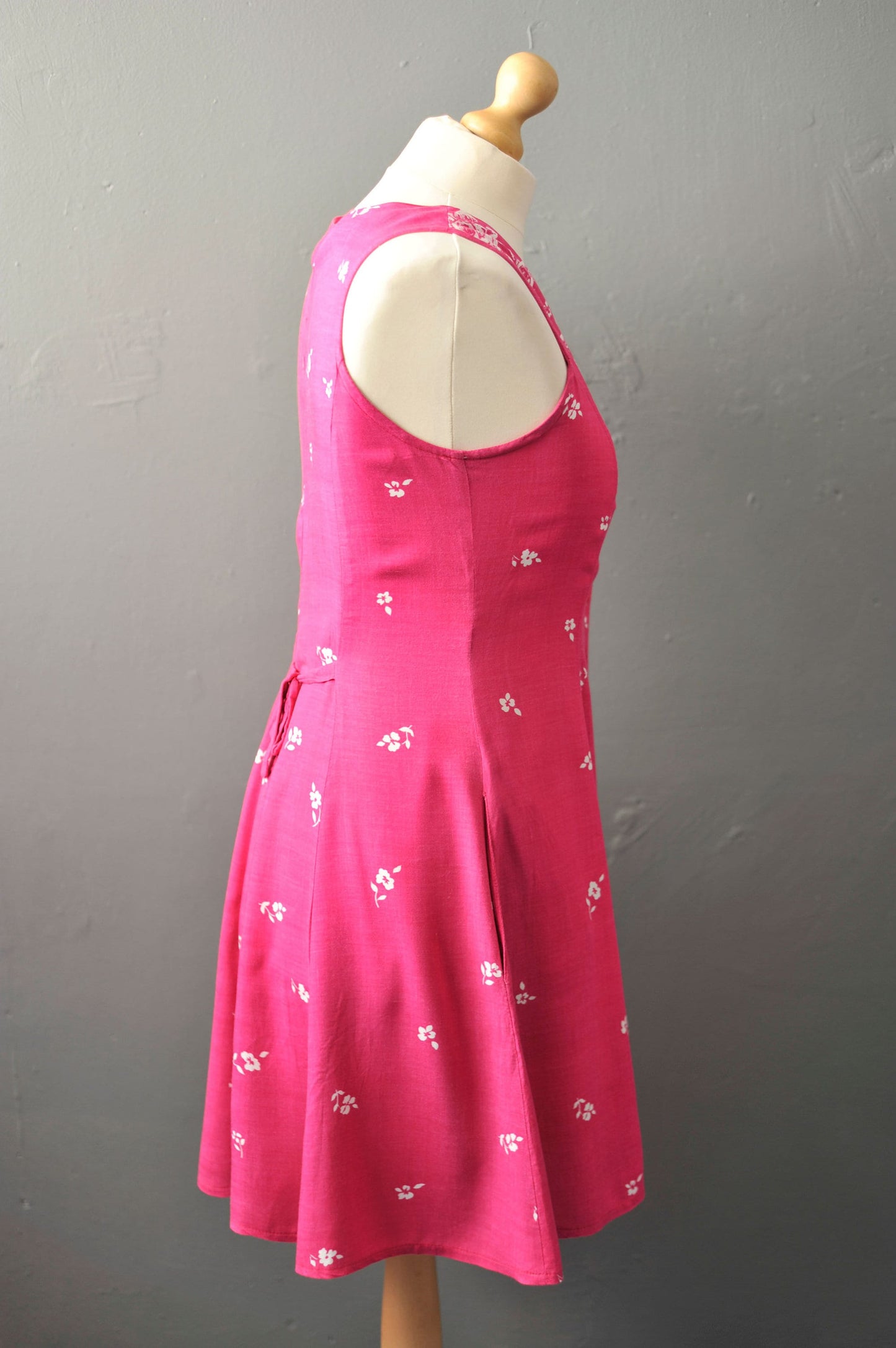90s Sleeveless Summer Dress Knee Length with Pockets, Size Medium