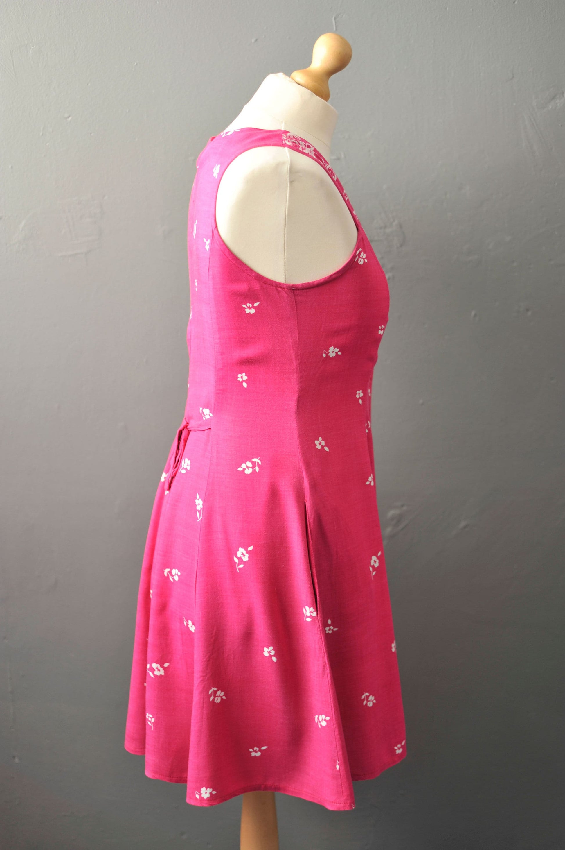 90s Sleeveless Summer Dress Knee Length with Pockets, Size Medium