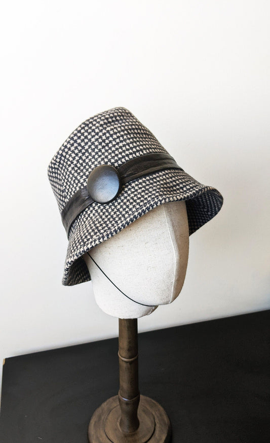 90s Houndstooth Felted Bucket Hat, Size Small