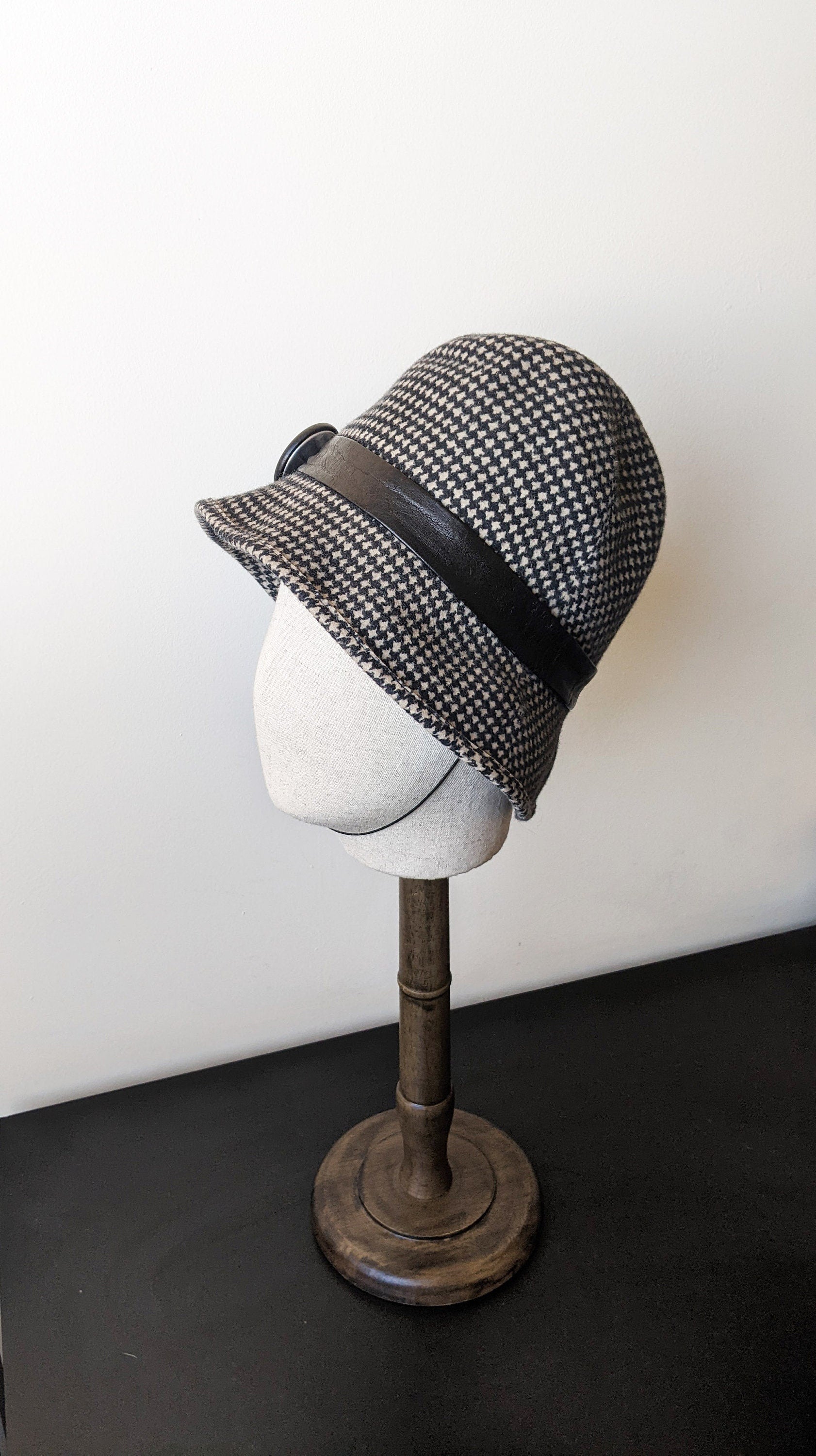 90s Houndstooth Felted Bucket Hat, Size Small