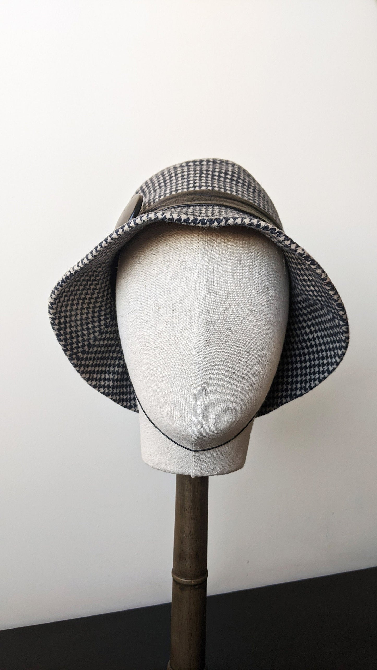 90s Houndstooth Felted Bucket Hat, Size Small