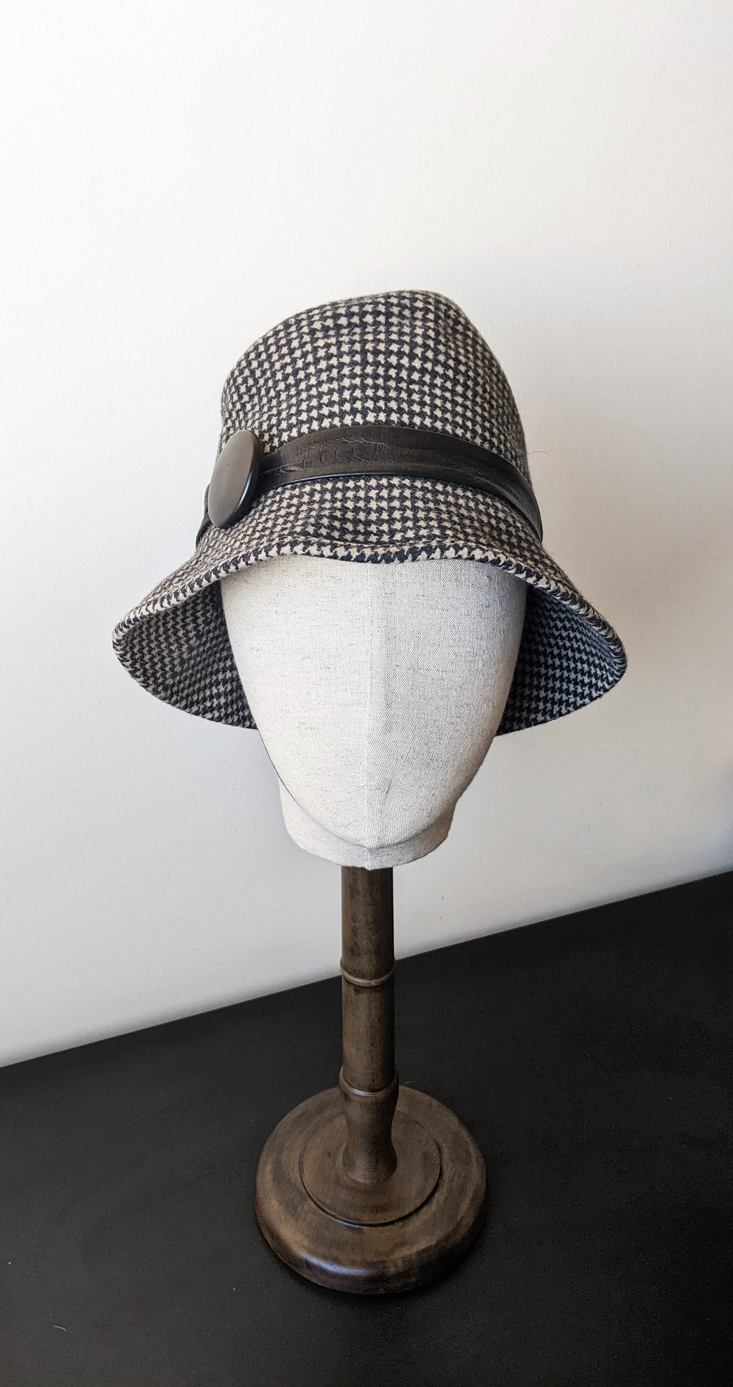 90s Houndstooth Felted Bucket Hat, Size Small