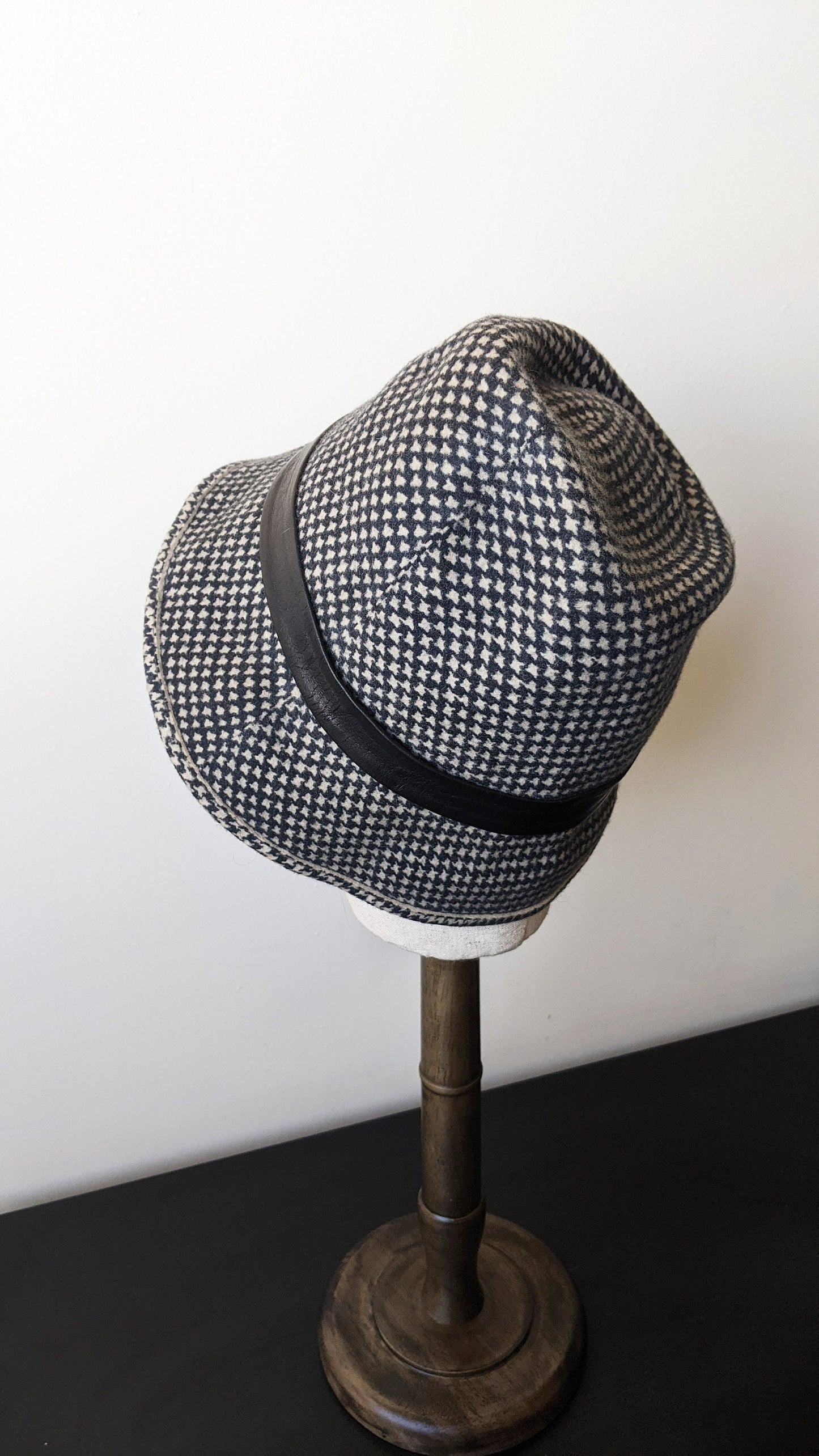 90s Houndstooth Felted Bucket Hat, Size Small