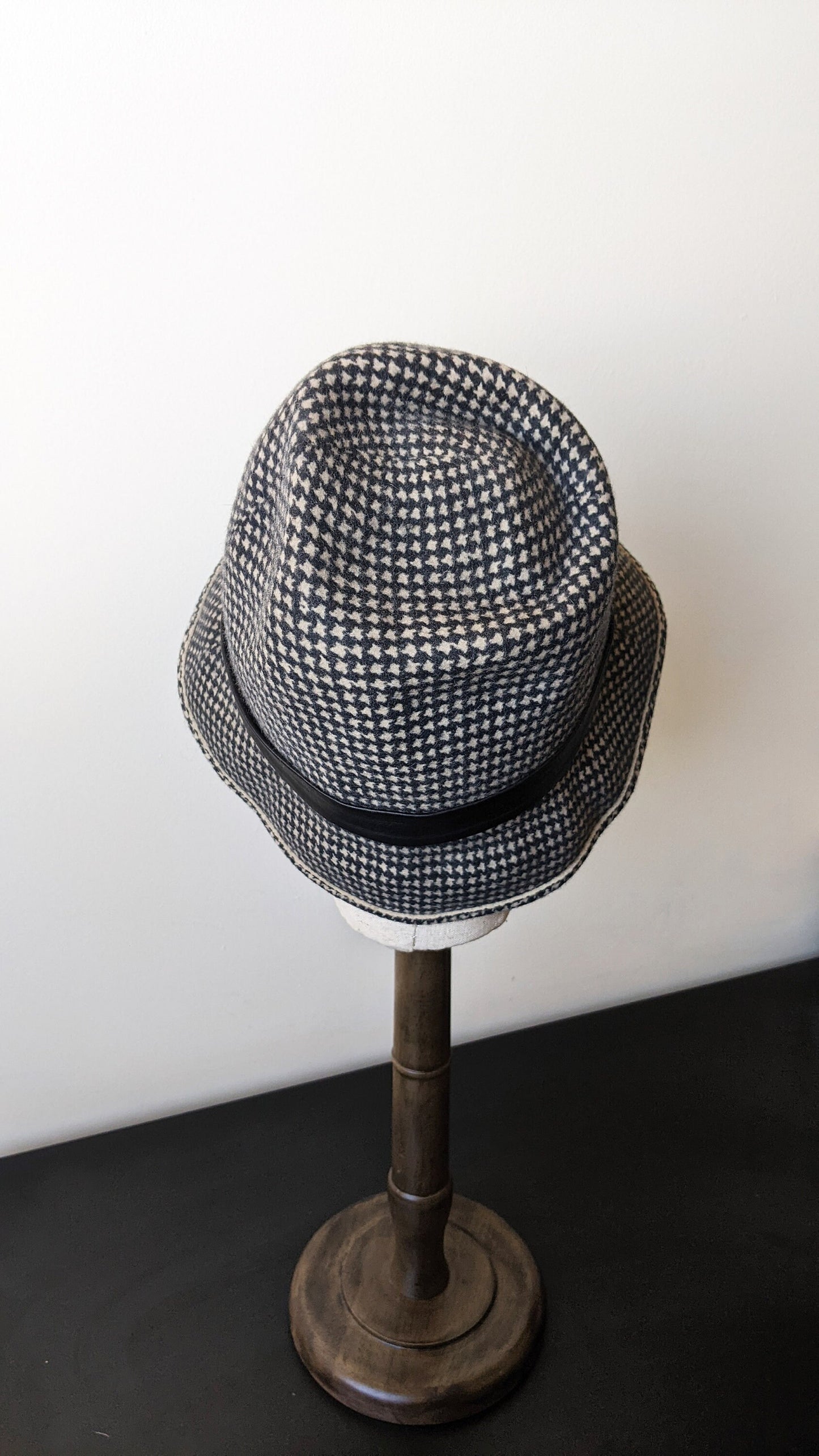 90s Houndstooth Felted Bucket Hat, Size Small