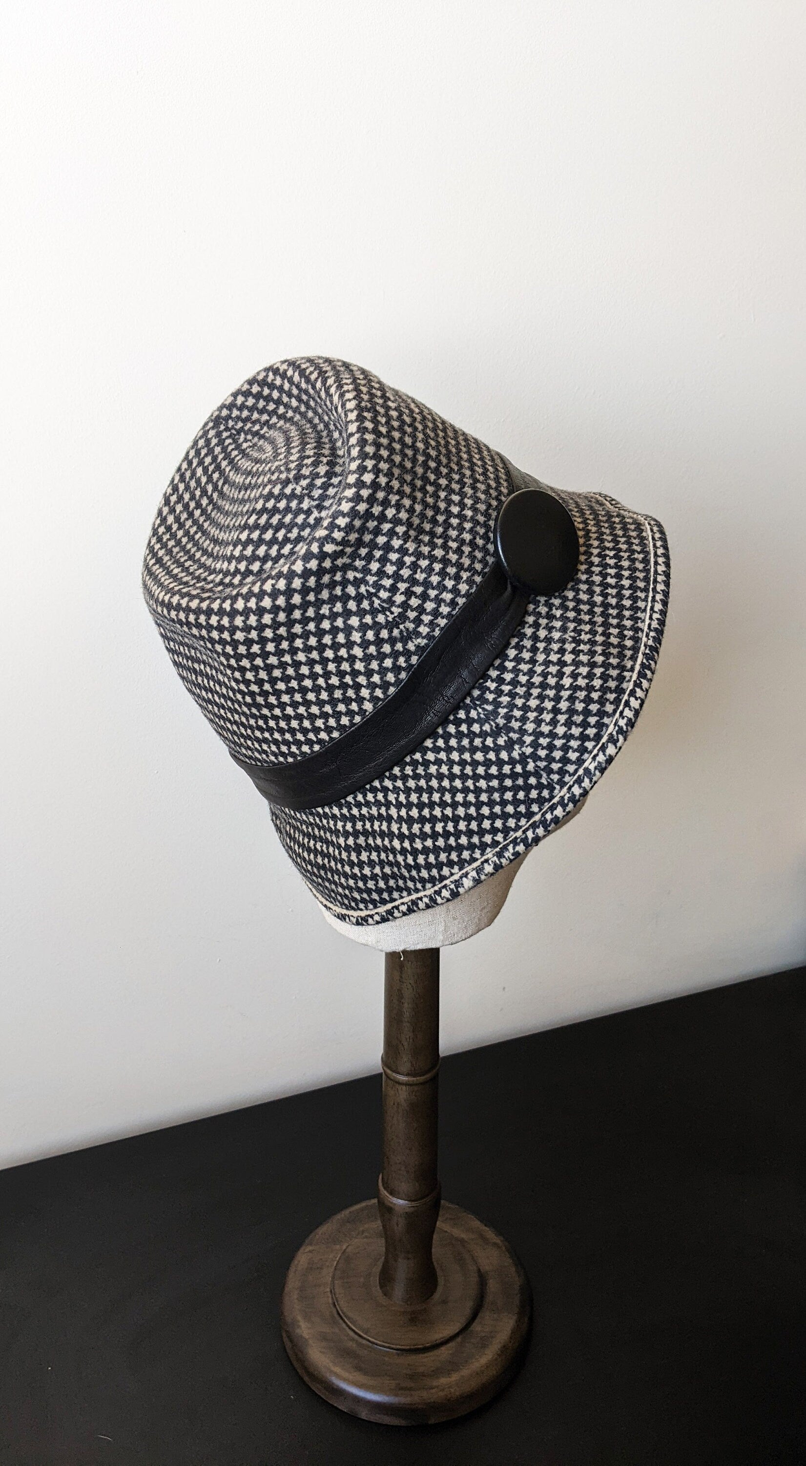 90s Houndstooth Felted Bucket Hat, Size Small