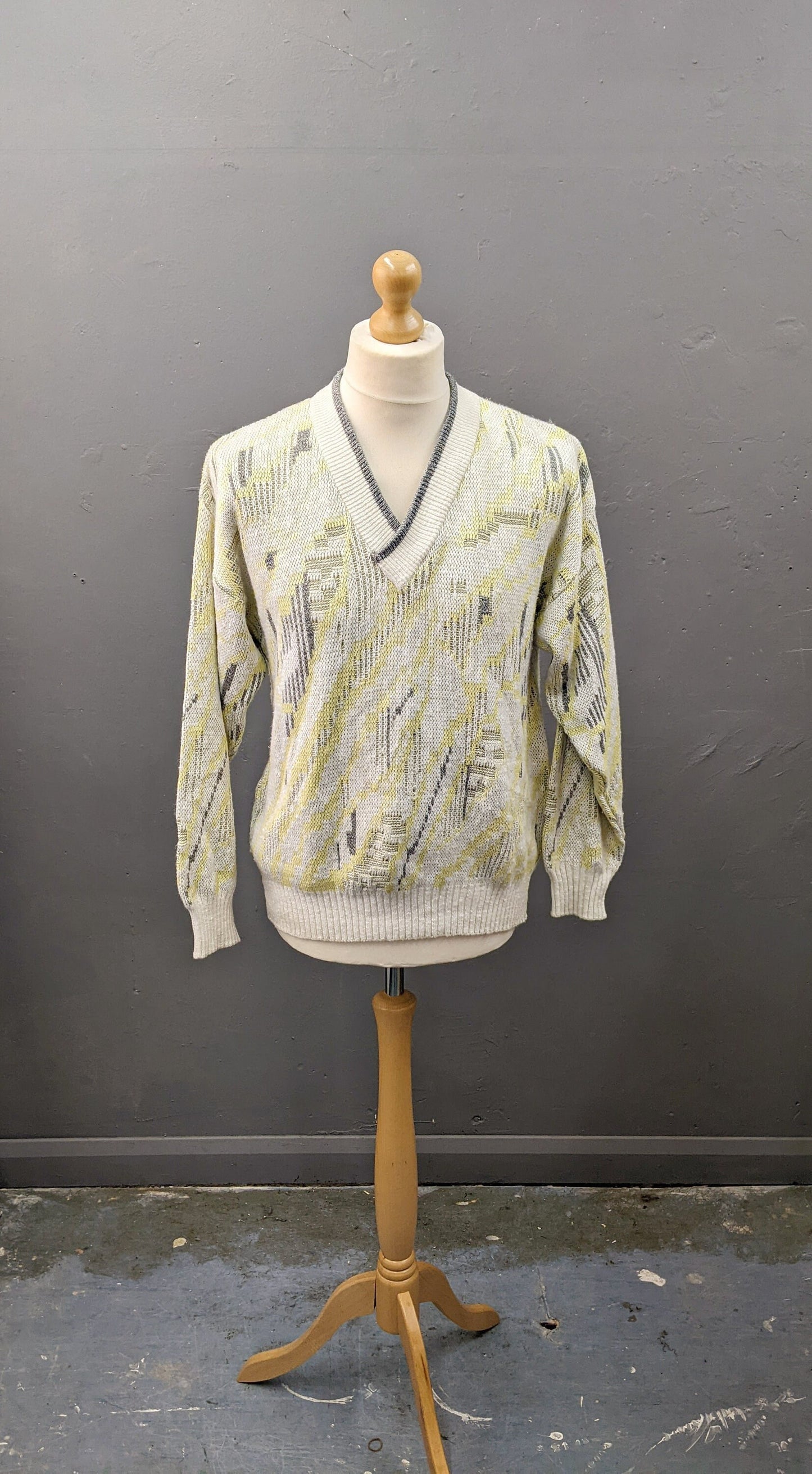 80s Pale Cotton Blend V Neck Pullover by Angelo Litrico, 46 Chest