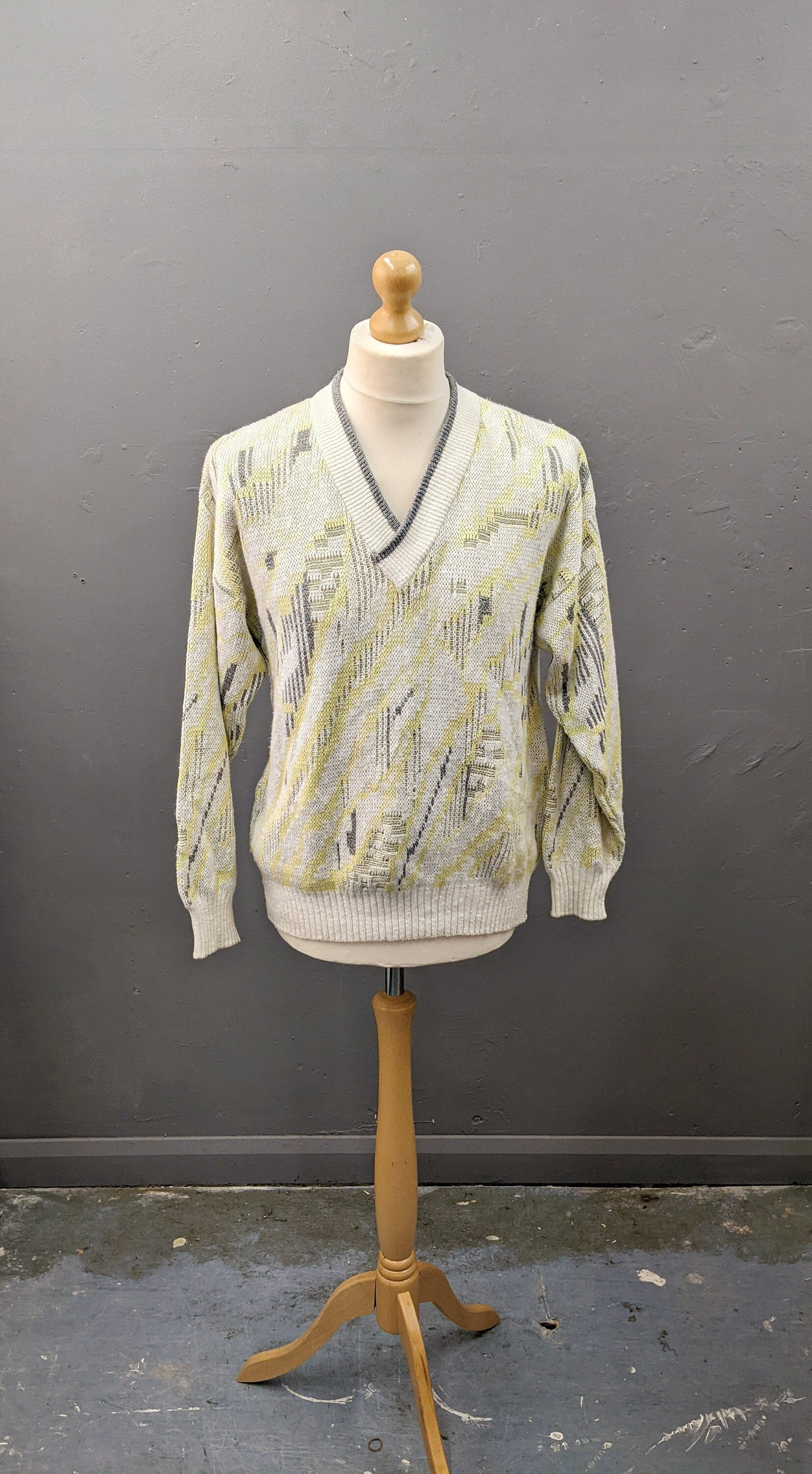 80s Pale Cotton Blend V Neck Pullover by Angelo Litrico, 46 Chest