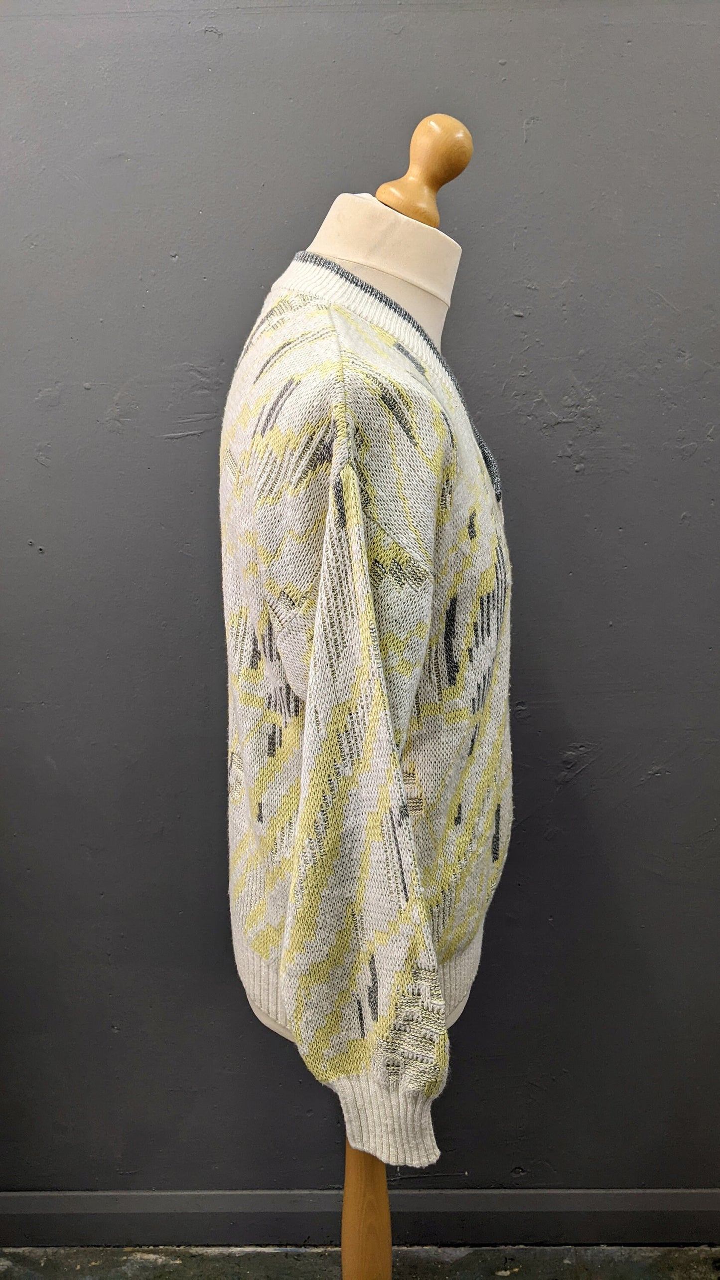 80s Pale Cotton Blend V Neck Pullover by Angelo Litrico, 46 Chest