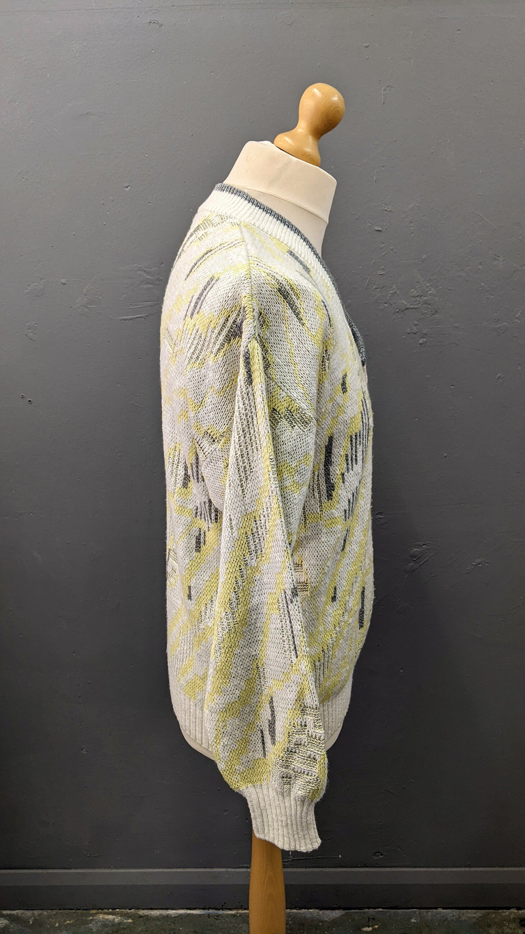 80s Pale Cotton Blend V Neck Pullover by Angelo Litrico, 46 Chest