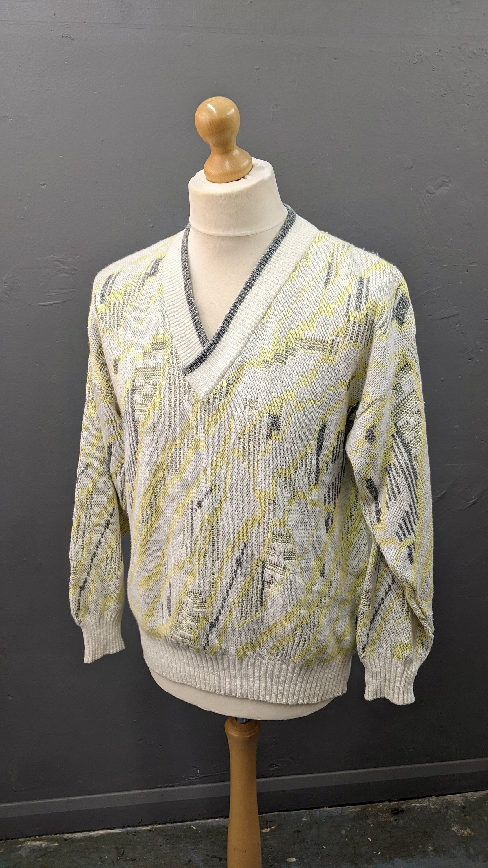 80s Pale Cotton Blend V Neck Pullover by Angelo Litrico, 46 Chest