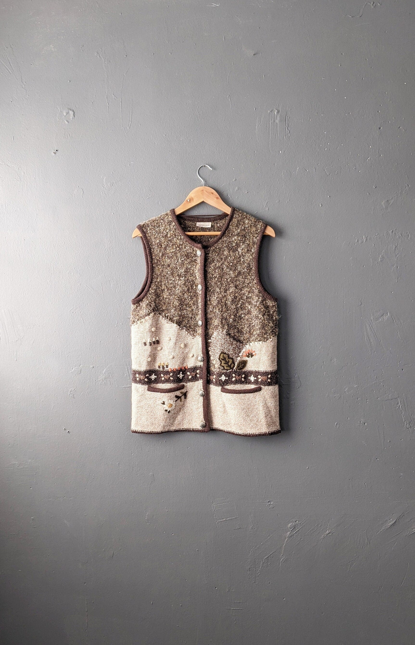 90s Landhaus Cardigan Vest, Trachten Knitwear, Garden 3D Knit, Size Medium