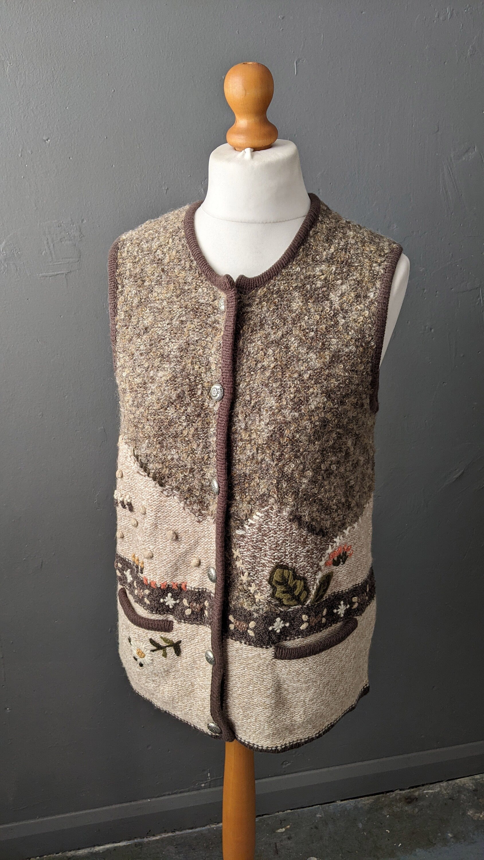 90s Landhaus Cardigan Vest, Trachten Knitwear, Garden 3D Knit, Size Medium