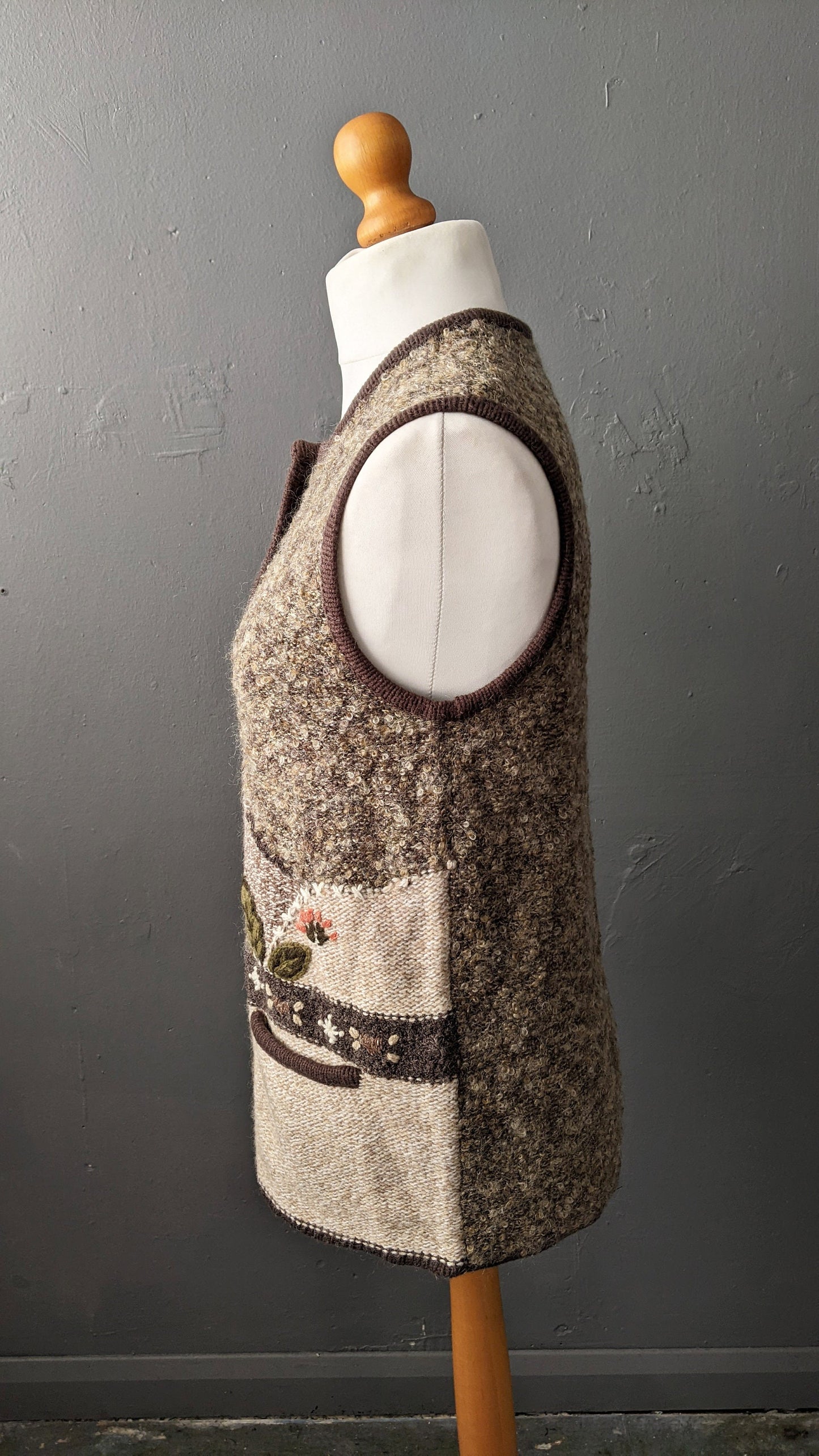 90s Landhaus Cardigan Vest, Trachten Knitwear, Garden 3D Knit, Size Medium