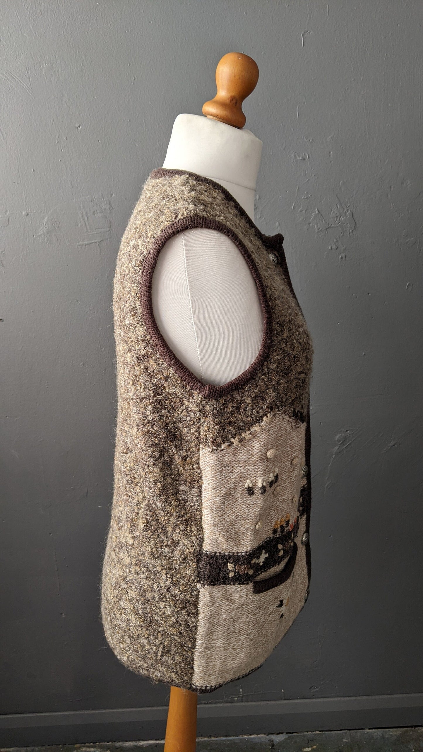 90s Landhaus Cardigan Vest, Trachten Knitwear, Garden 3D Knit, Size Medium
