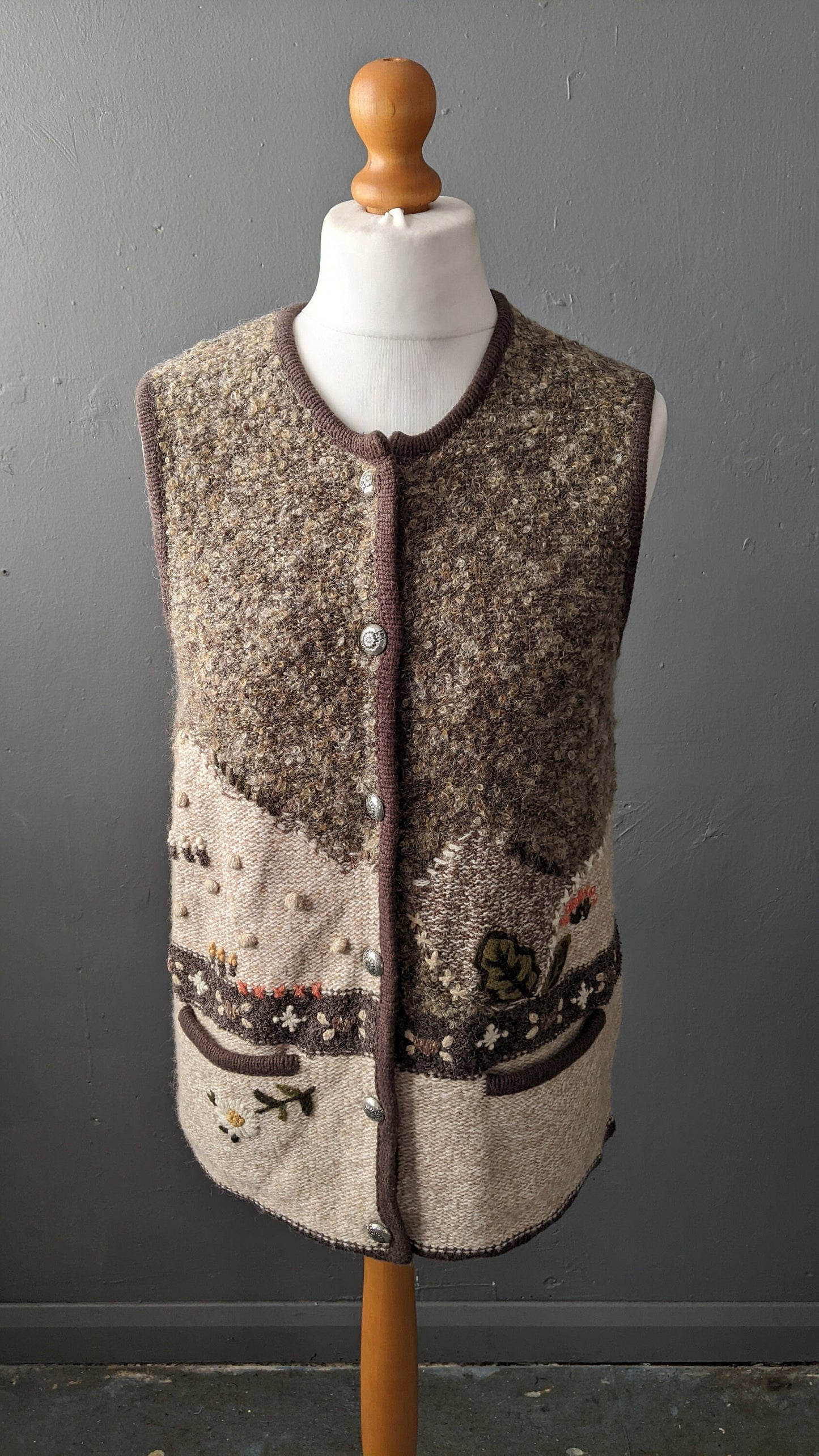 90s Landhaus Cardigan Vest, Trachten Knitwear, Garden 3D Knit, Size Medium