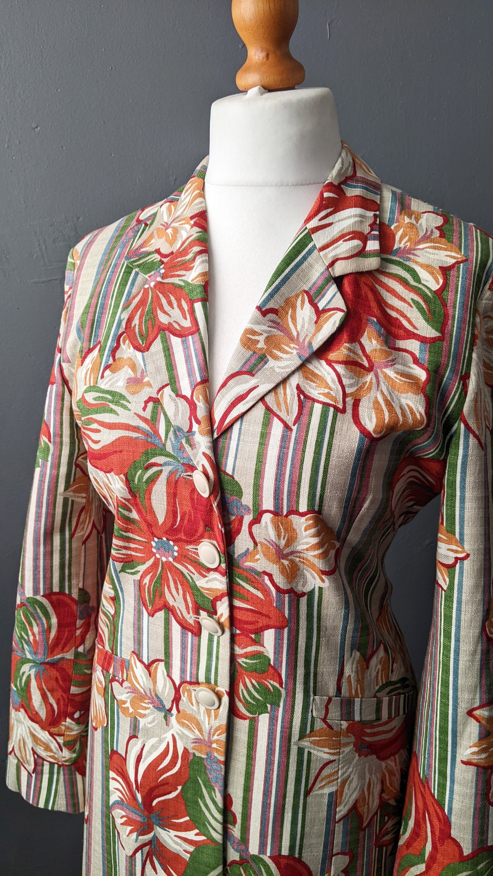 90s Cotton Linen Jacket with Tropical Flowers, Summer Fitted Blazer by Ouiset, Size Small