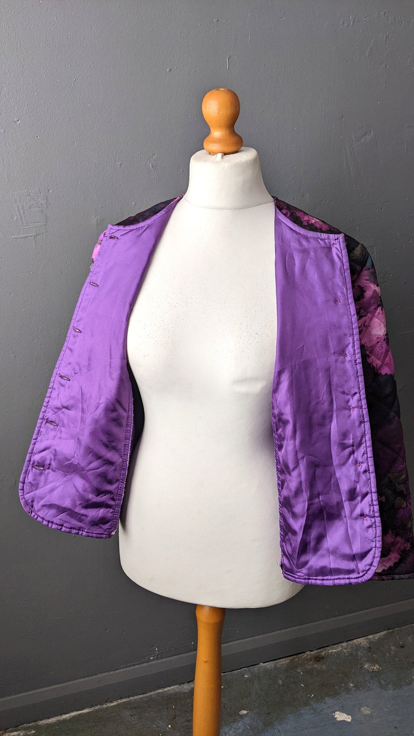 80s Purple Flowers Quilted Jacket, Collarless Padded Coat, Size Large