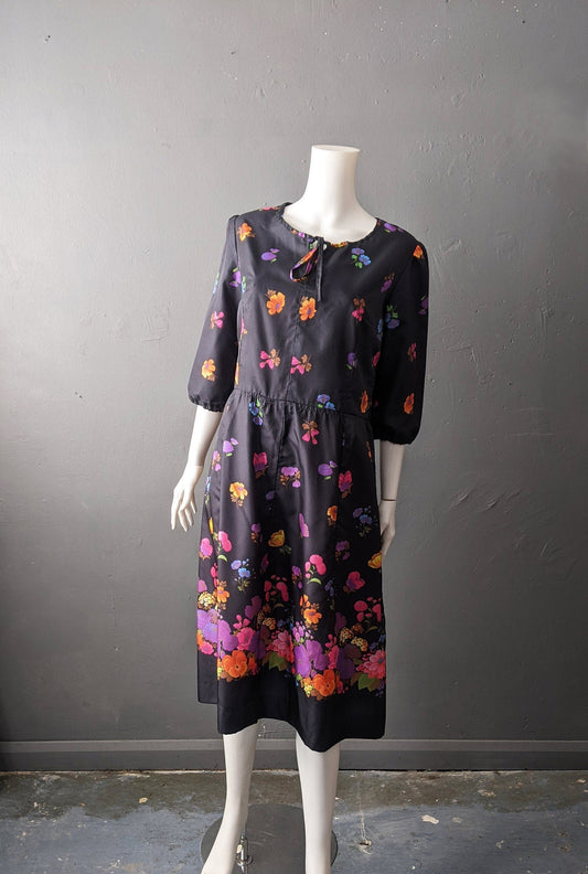 Vintage 70s Day Dress with Multicoloured Falling Flowers, Size Small