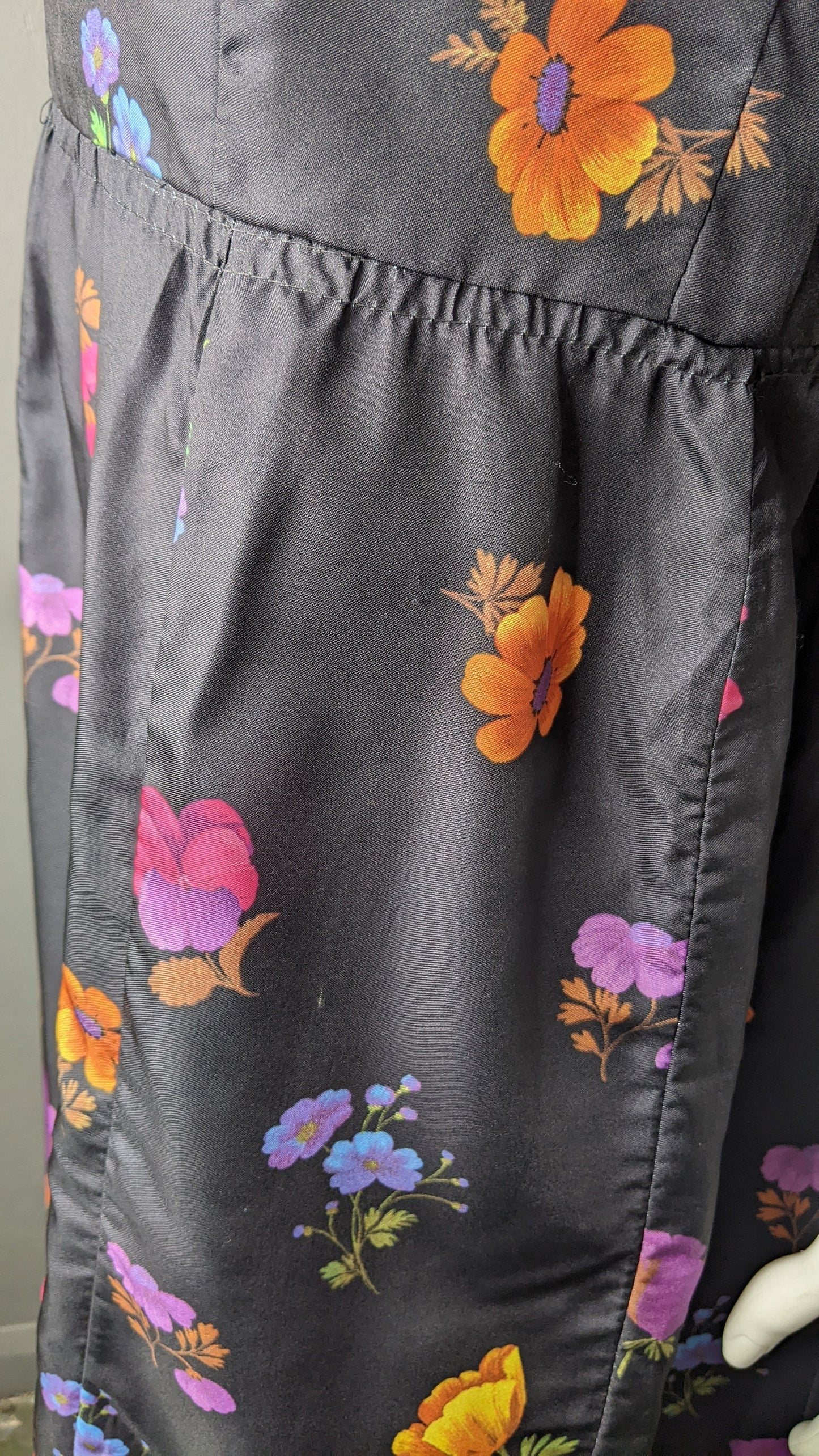 Vintage 70s Day Dress with Multicoloured Falling Flowers, Size Small