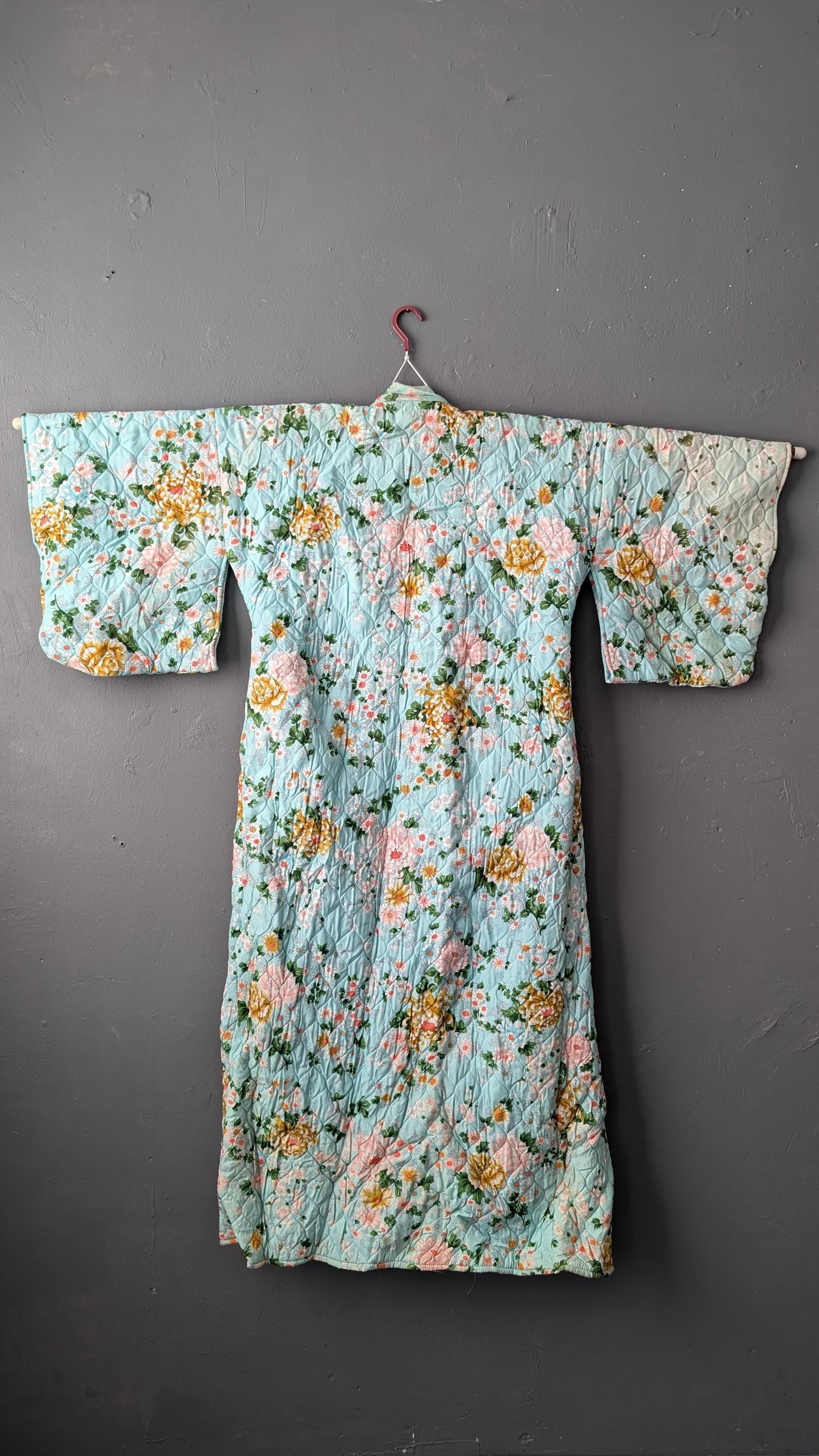 Vintage 1960s Mitsukiku Japanese Quilted Kimono with Chrysanthemum Print, Size Medium Large