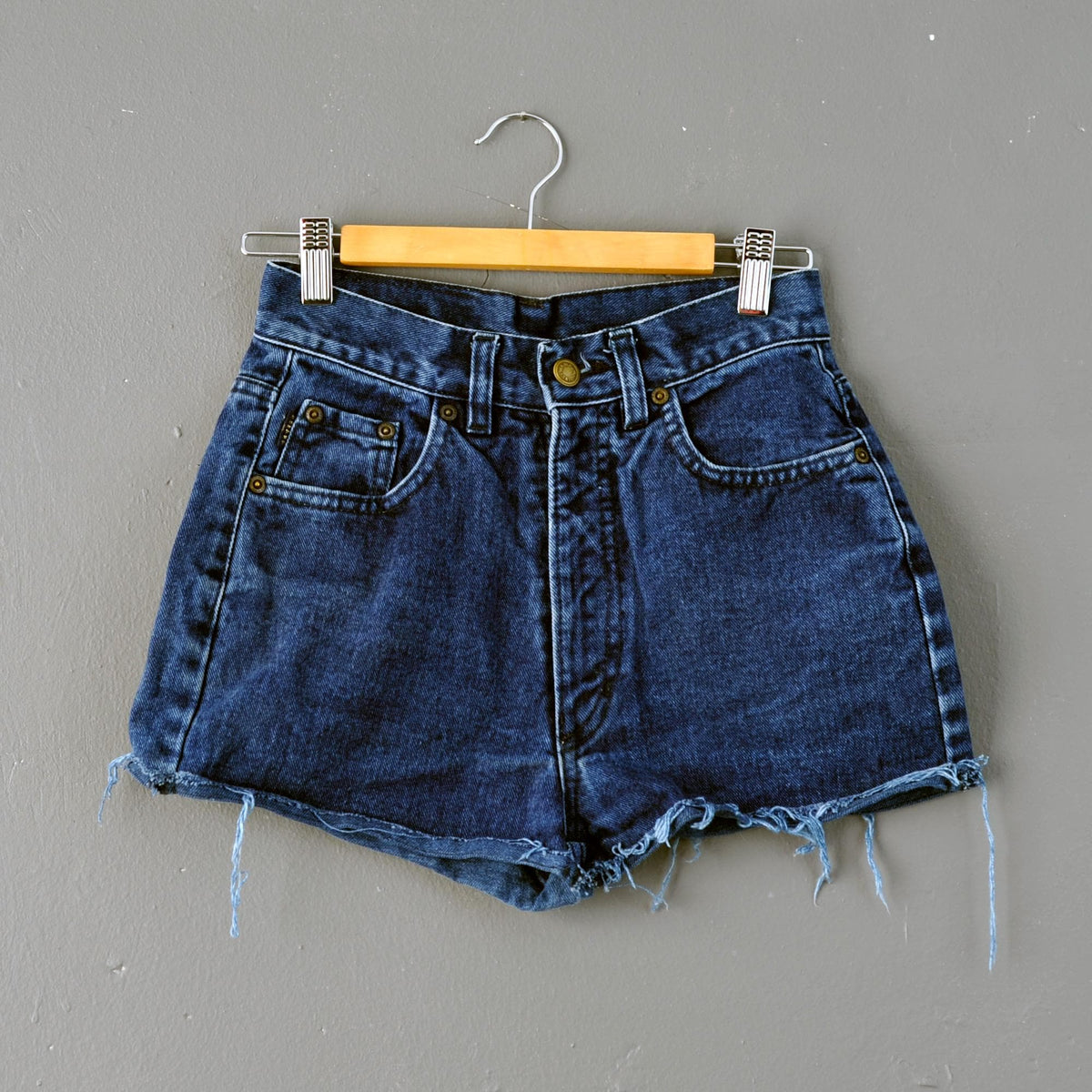 Dark Blue Denim Booty Shorts, Le Donne di Wampum Cut Offs, 26 Waist