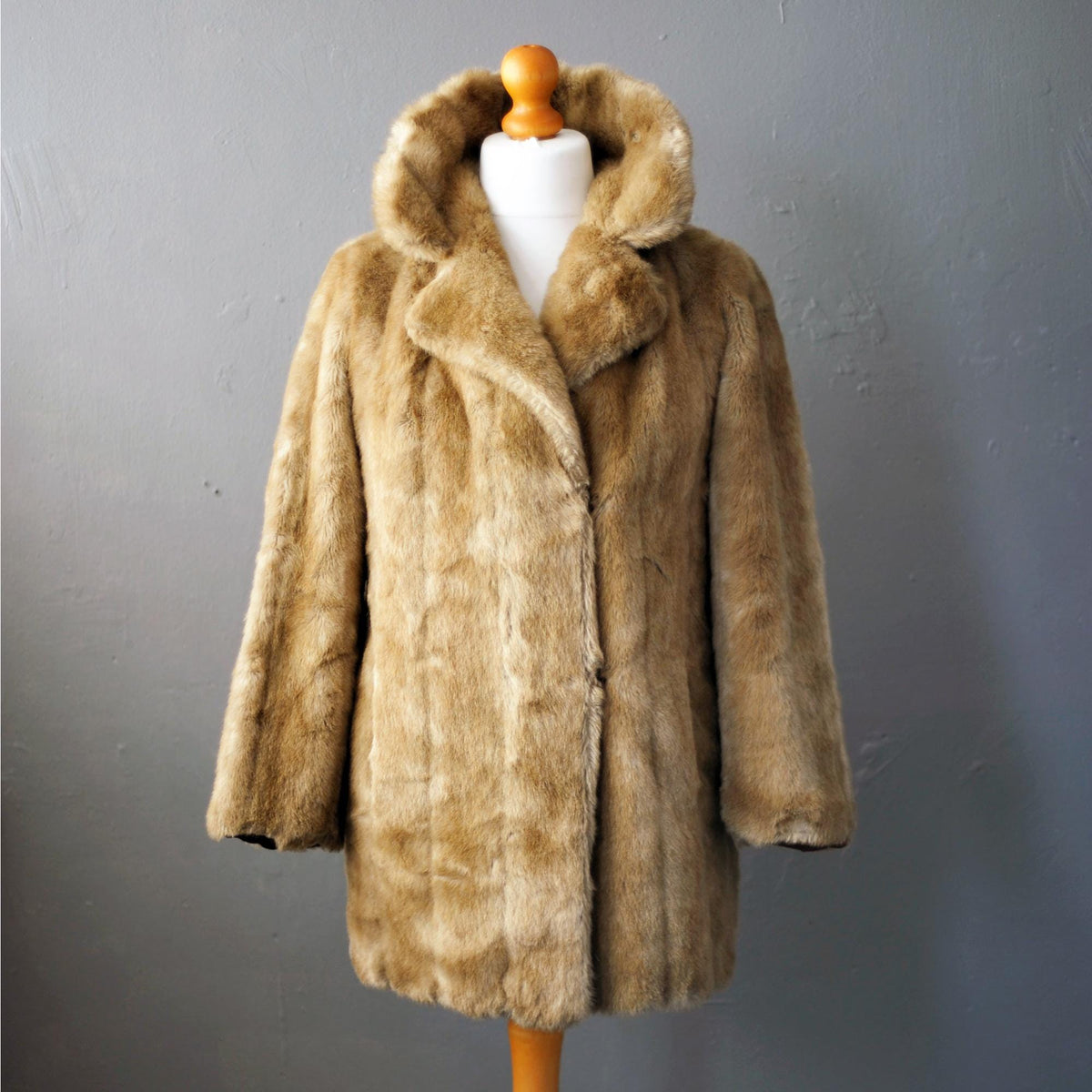 80s Tyber Faux Fur Coat in Honey Blonde, Vegan Winter Jacket, Size Medium