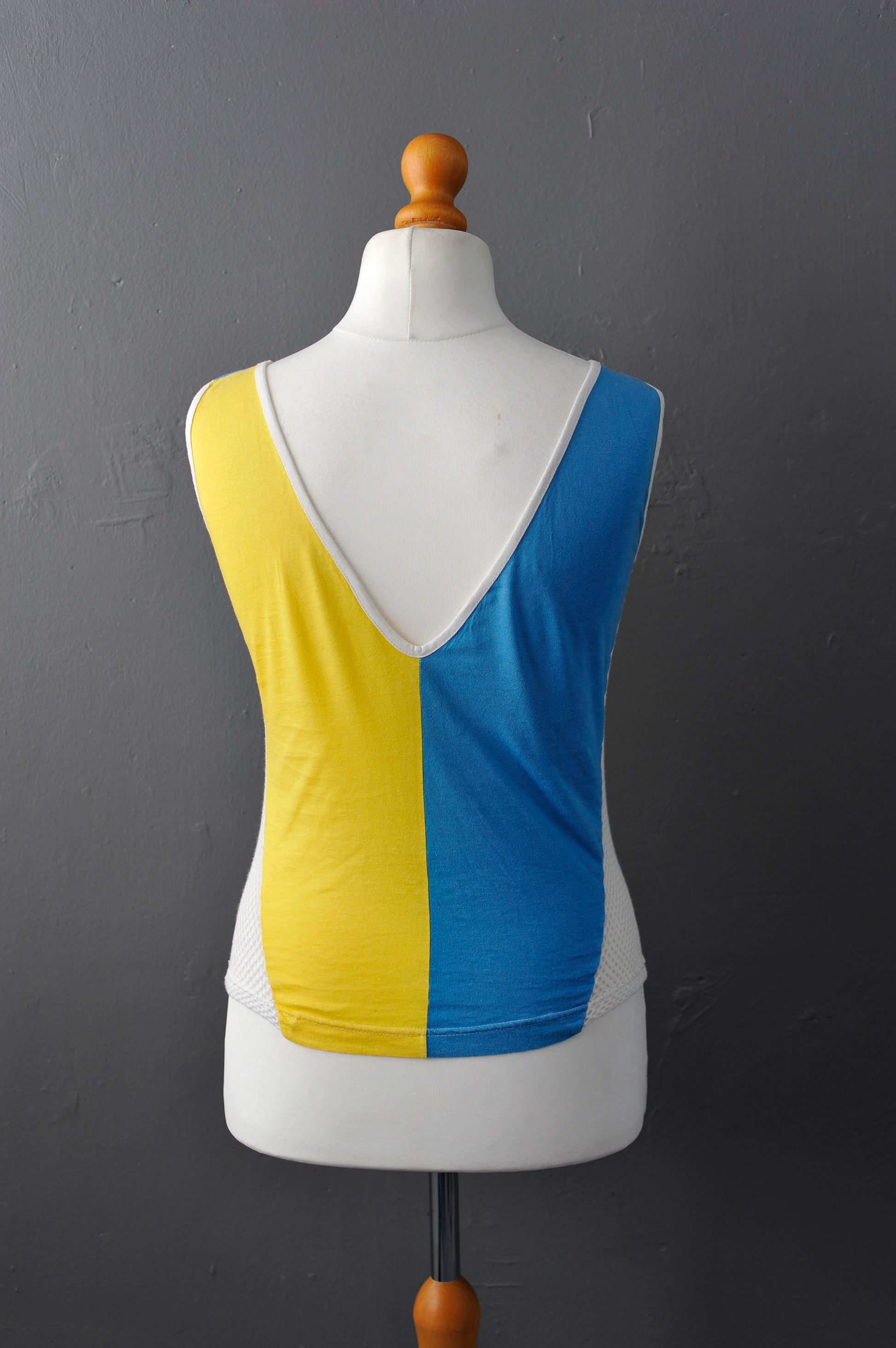 80s Fishnet Top, Summer Sleeveless Tank Vest, Size Medium