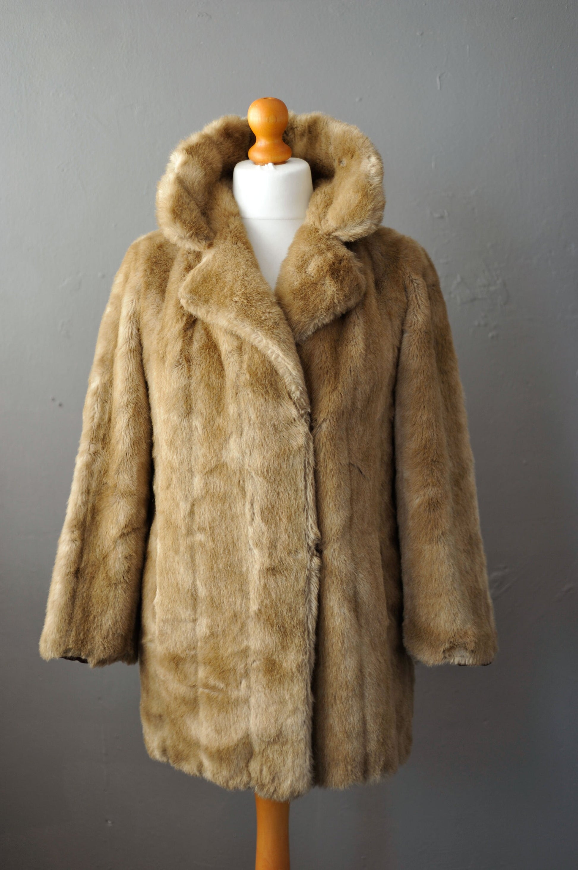 80s Tyber Faux Fur Coat in Honey Blonde, Vegan Winter Jacket, Size Medium
