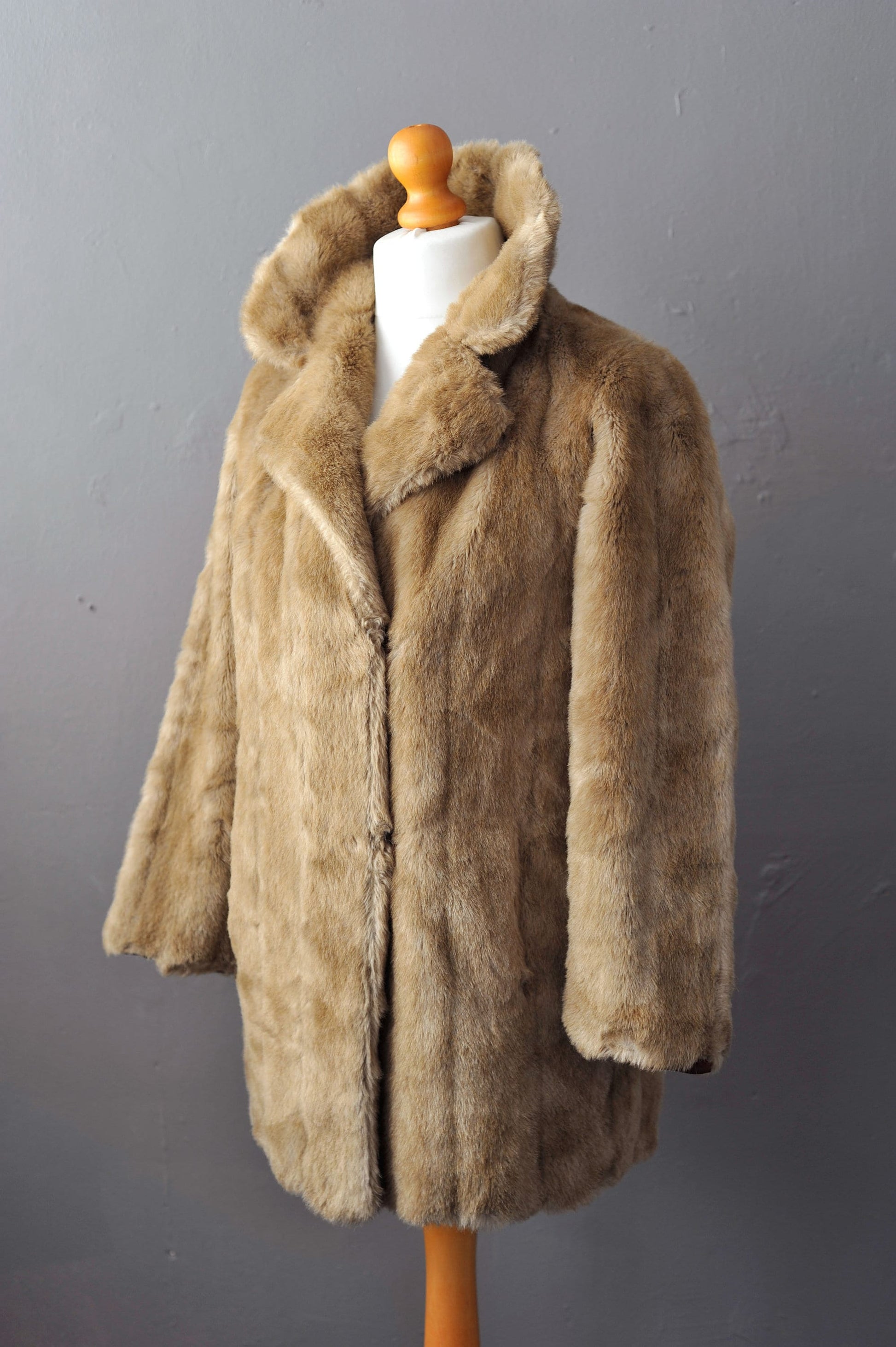 80s Tyber Faux Fur Coat in Honey Blonde, Vegan Winter Jacket, Size Medium