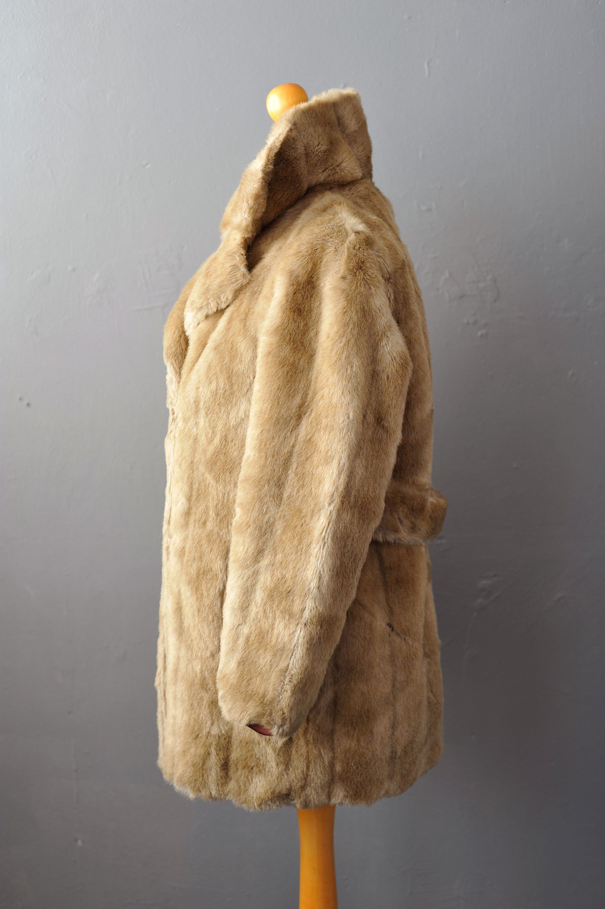 80s Tyber Faux Fur Coat in Honey Blonde, Vegan Winter Jacket, Size Medium