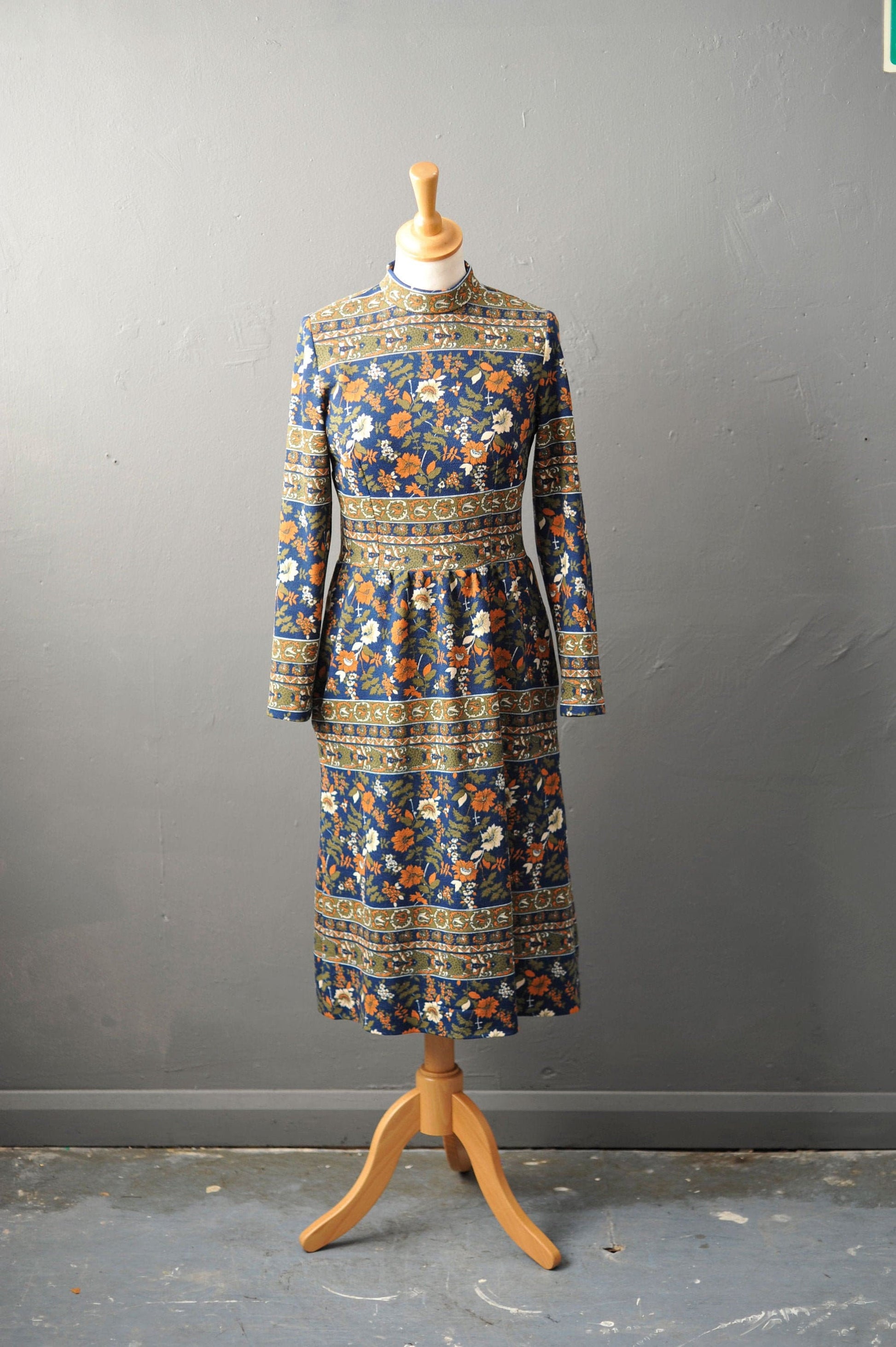 60s Horrockses Midi Dress with Arts and Crafts Style Print, High Collar, Size Small