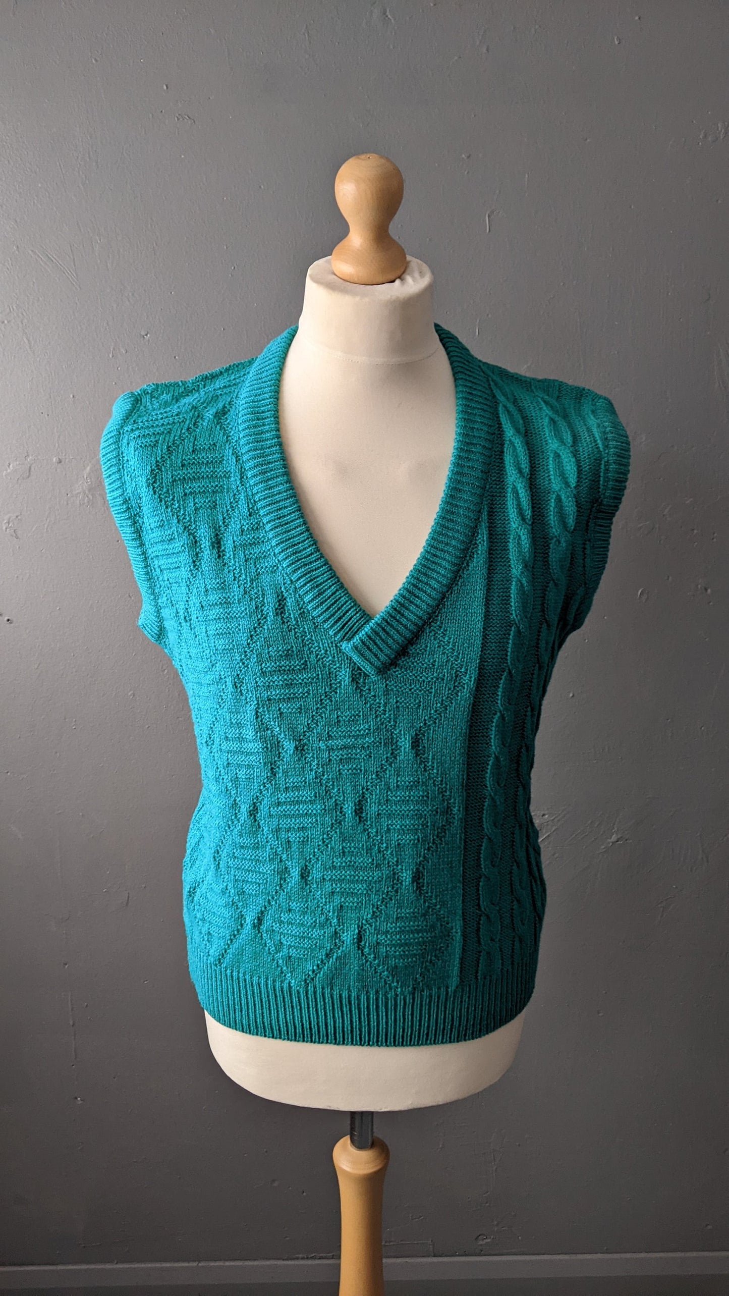 Mens 80s Knit Tank Top, V Neck Vest, 42 Chest