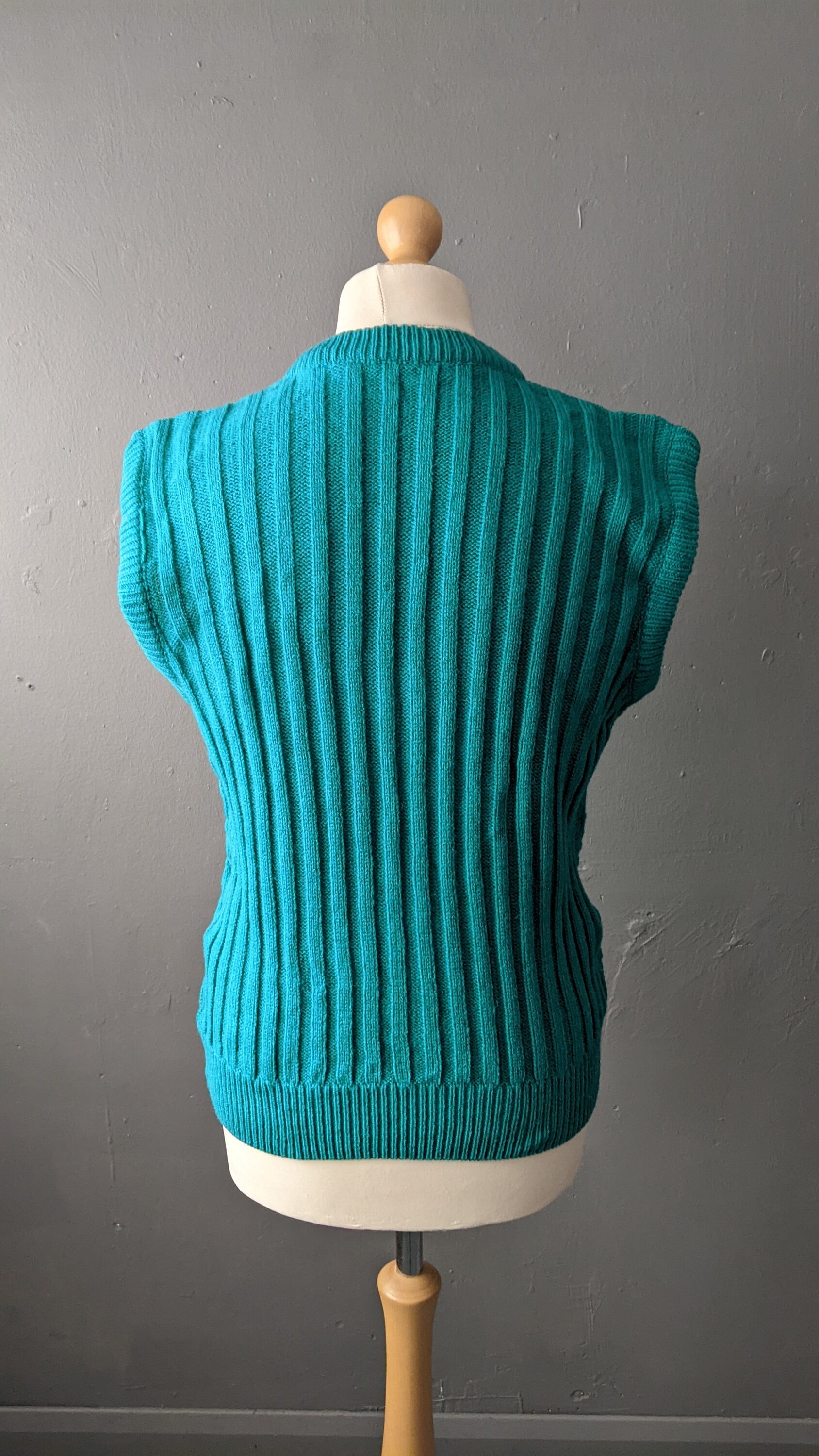 Mens 80s Knit Tank Top, V Neck Vest, 42 Chest
