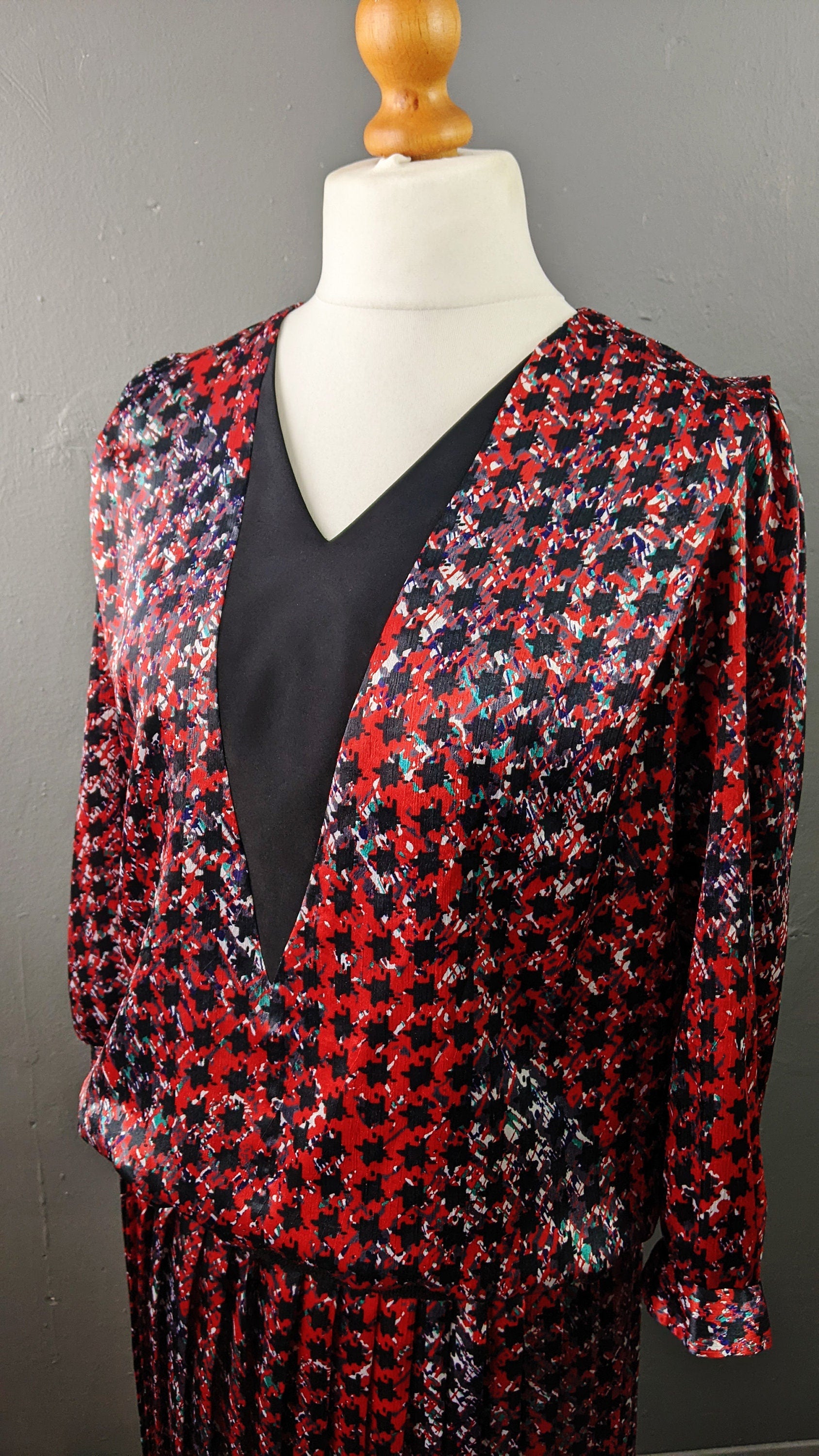 80s Houndstooth Satin Pleated Dress with Twenties Inspired Drop Waist, Size Medium