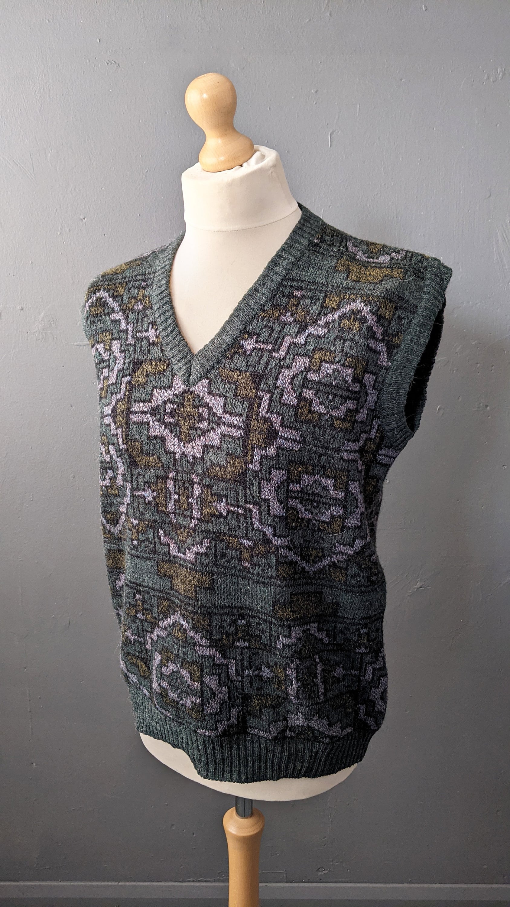 Mens 80s Knit Tank Top with Alpaca, V Neck Wool Blend Vest, 44 Chest