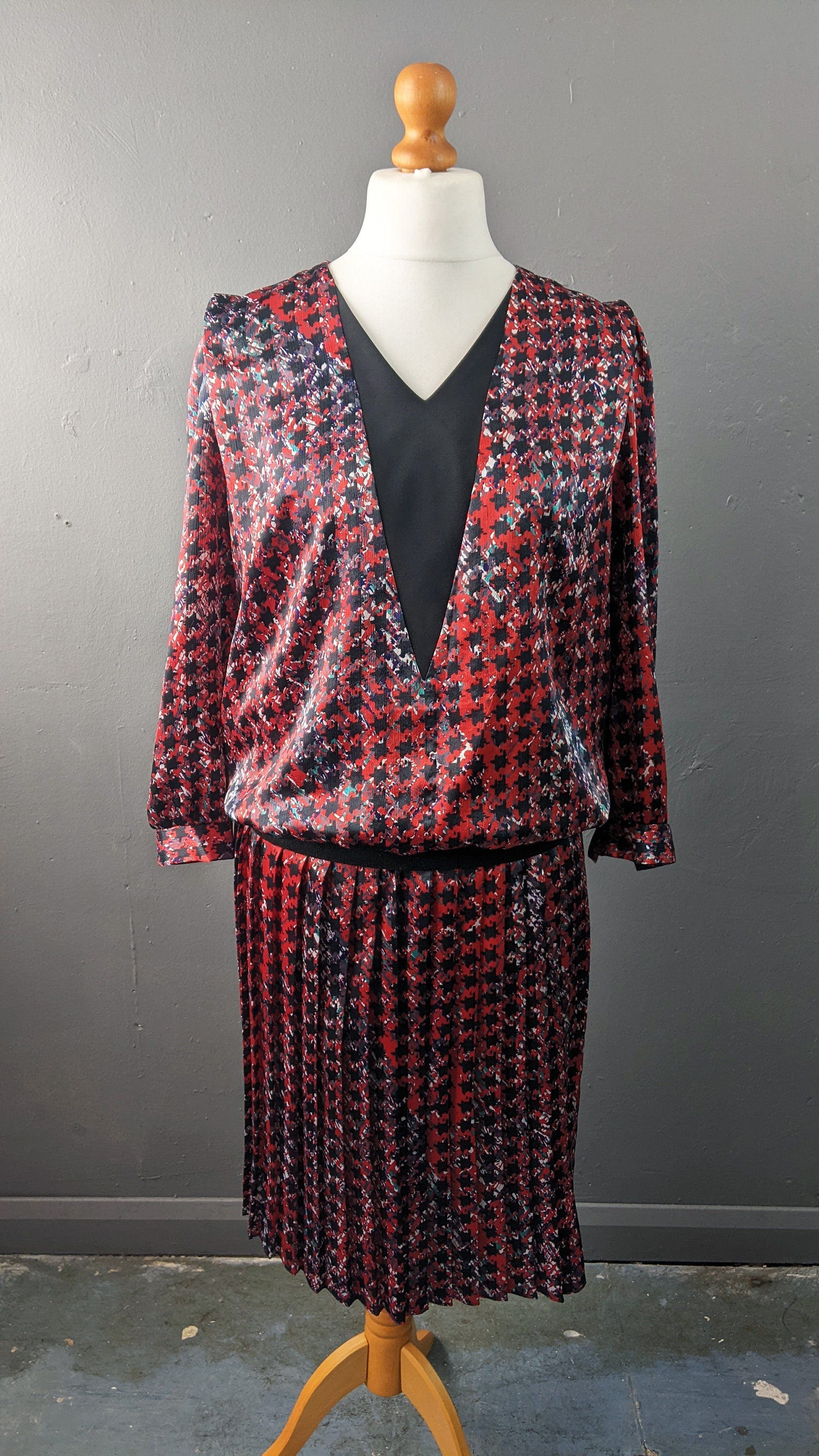 80s Houndstooth Satin Pleated Dress with Twenties Inspired Drop Waist, Size Medium
