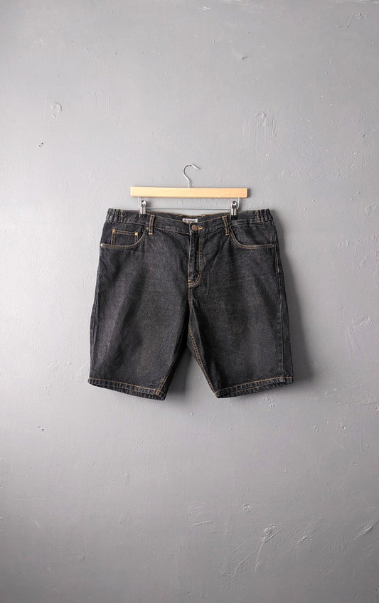 Mens Vintage Black Denim Shorts, Y2K Beach Shorts, Size Large 40S