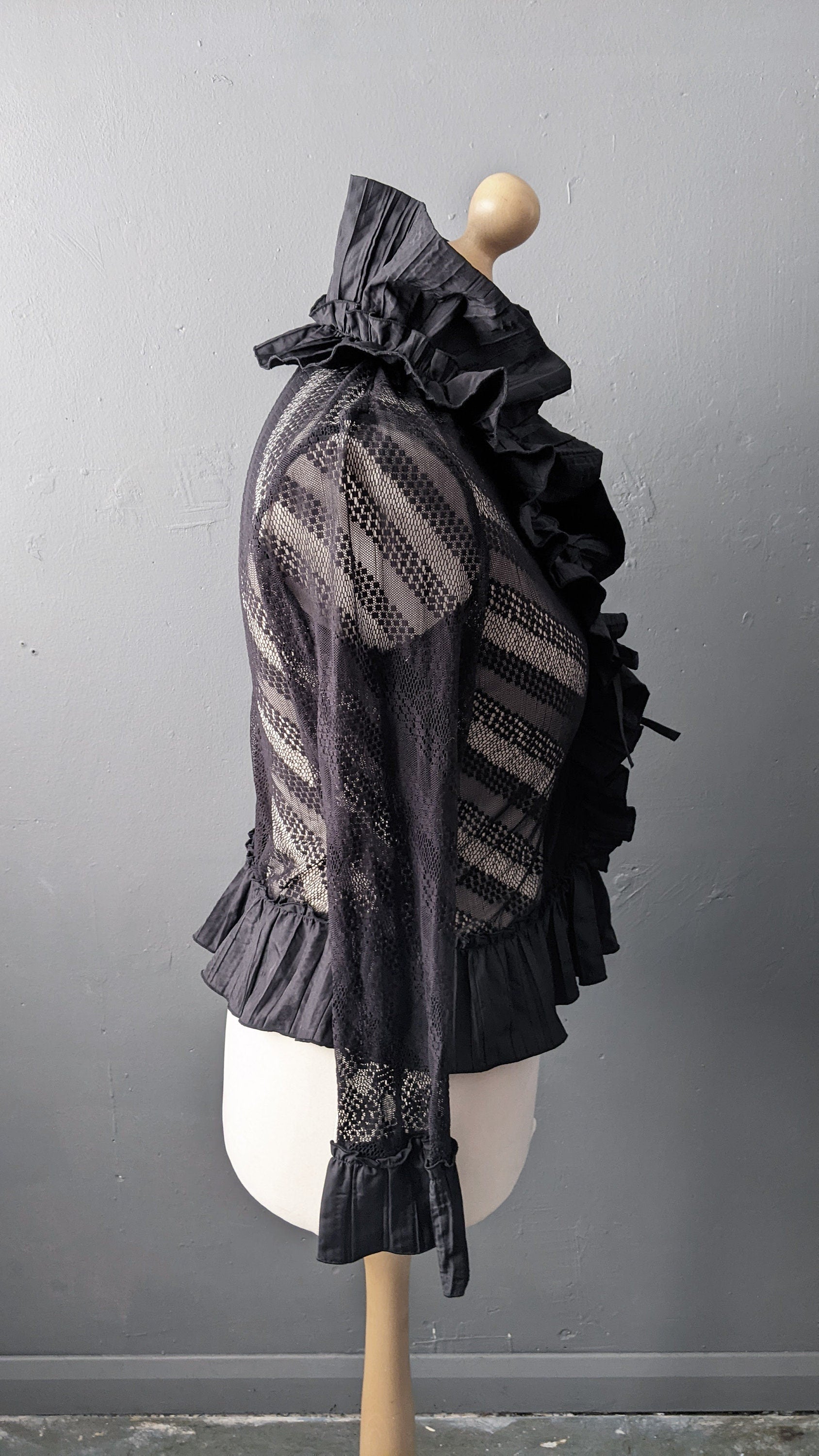 90s Gothic Black Lace Top with Extravagant Ruffles, Size Medium Large