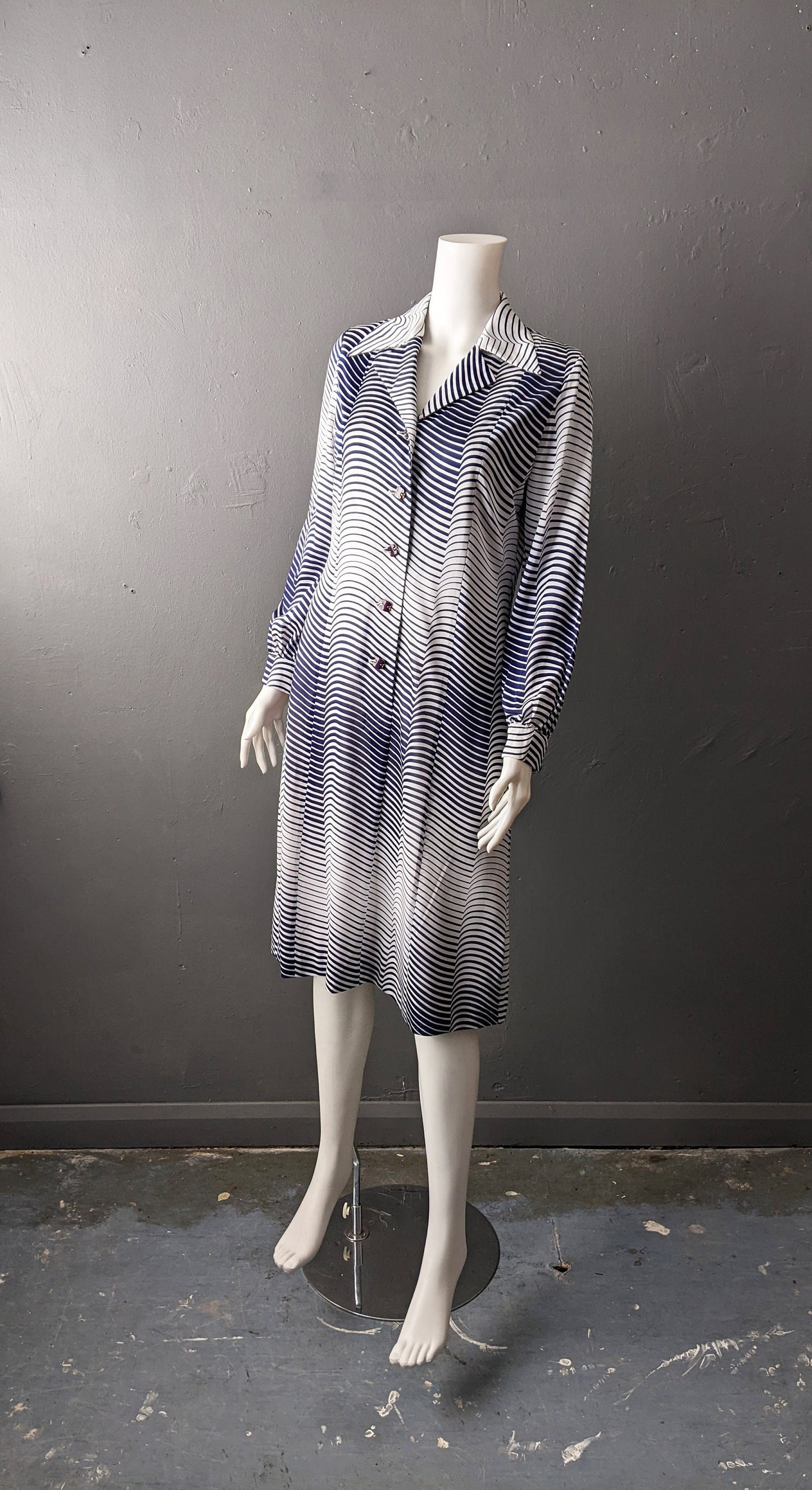 70s Shirt Dress with Ombre Gradient Waves, Op Art Daydress, Size Medium