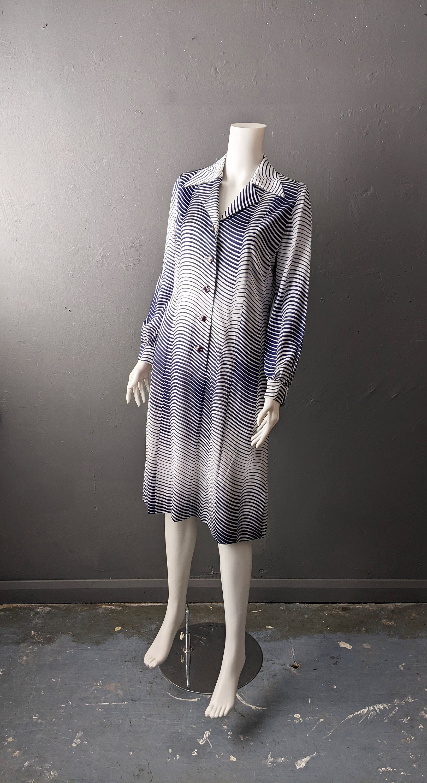 70s Shirt Dress with Ombre Gradient Waves, Op Art Daydress, Size Medium