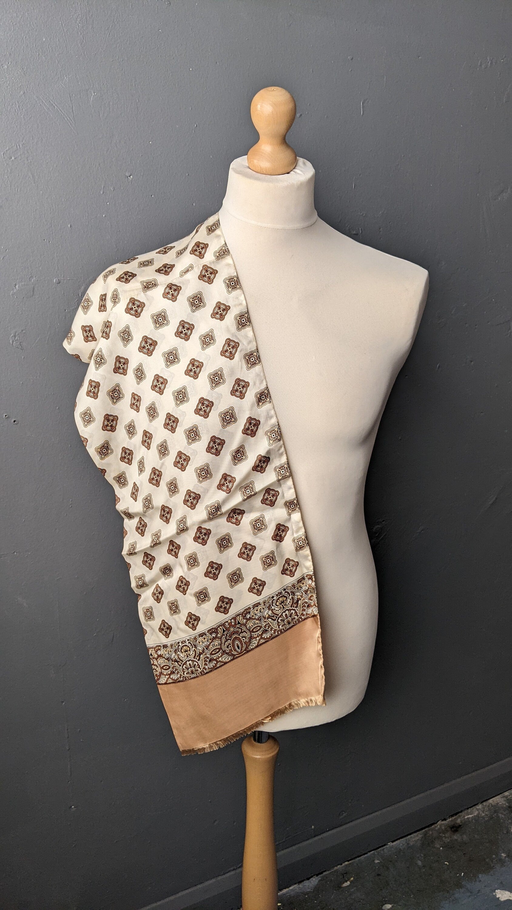 Mens Satin Mod Scarf, 60s Cream Casual Cravat