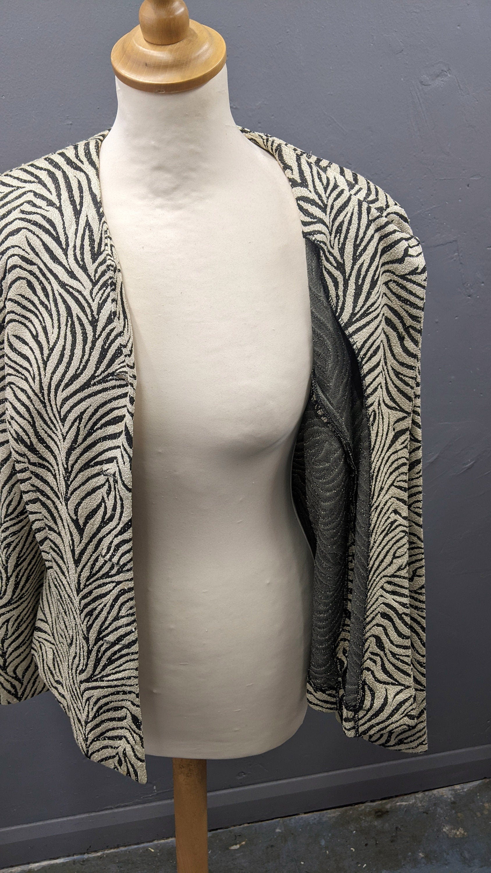 80s Animal Stripes Jacket by Leslie Fay, Lightweight Summer Office Wear, Size Medium